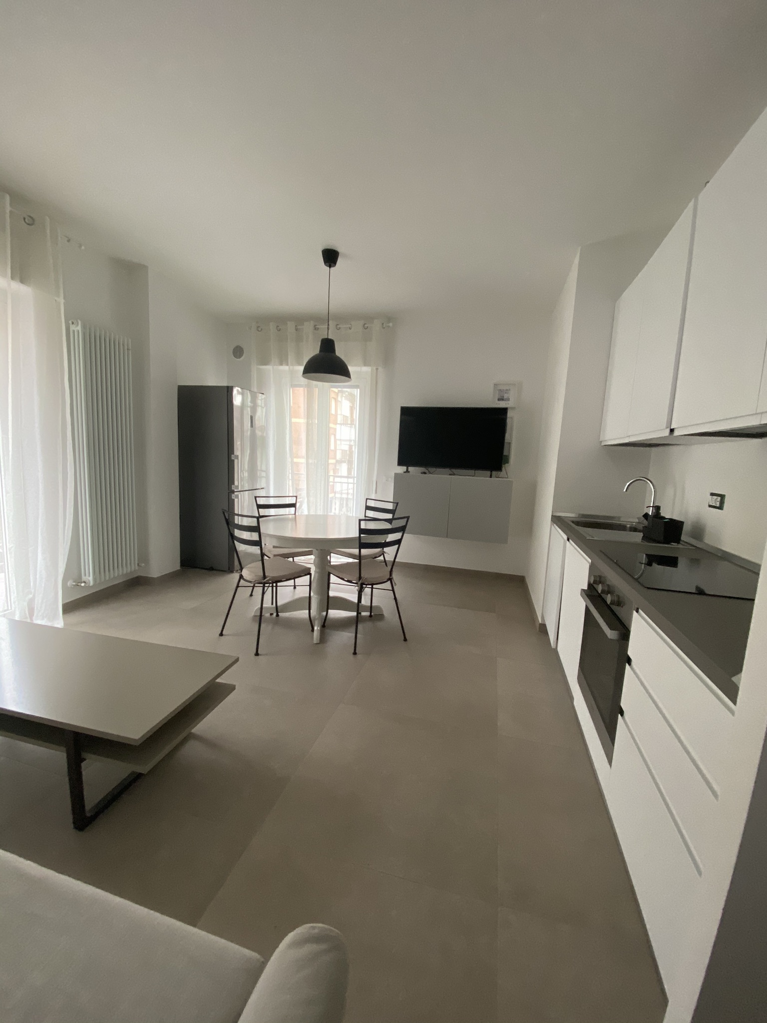 Bright apartment within walking distance of the sea