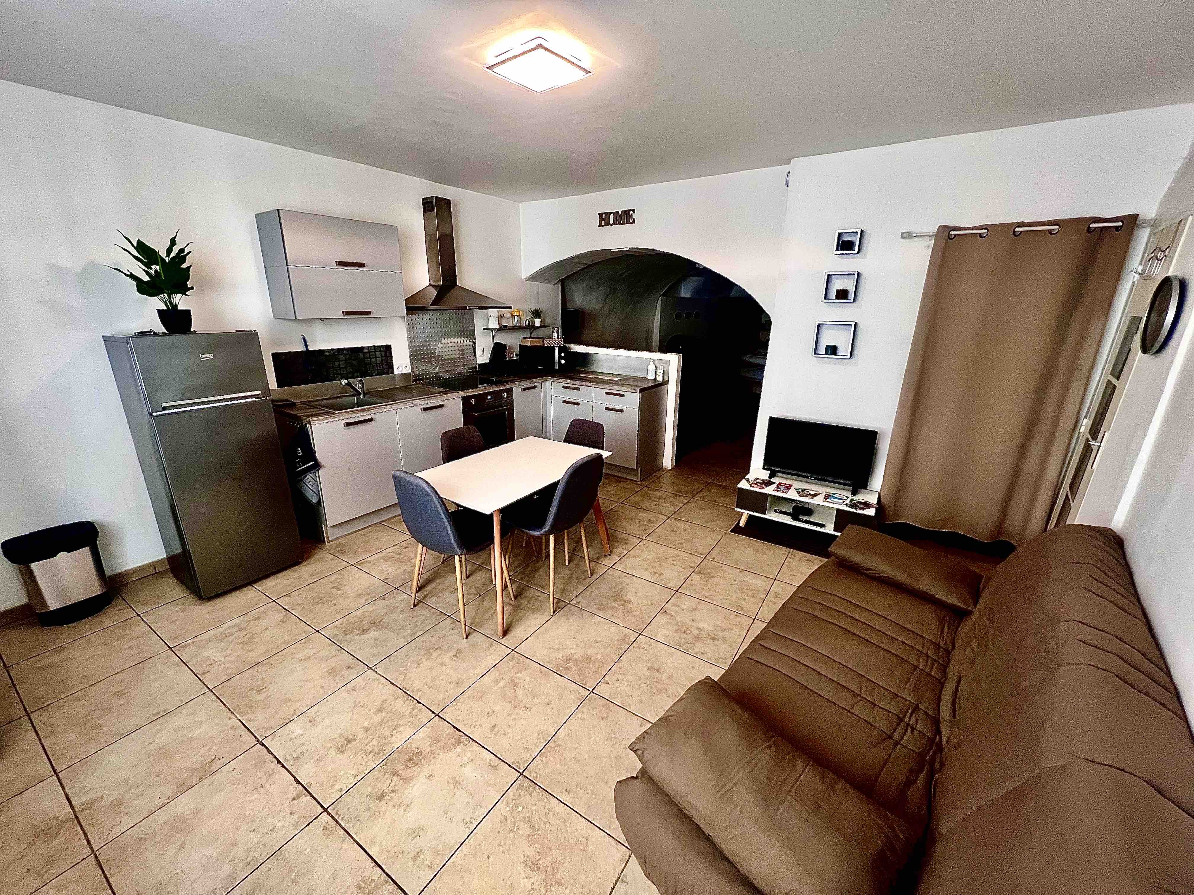 F1 ground floor in the heart of Pont-Saint Esprit