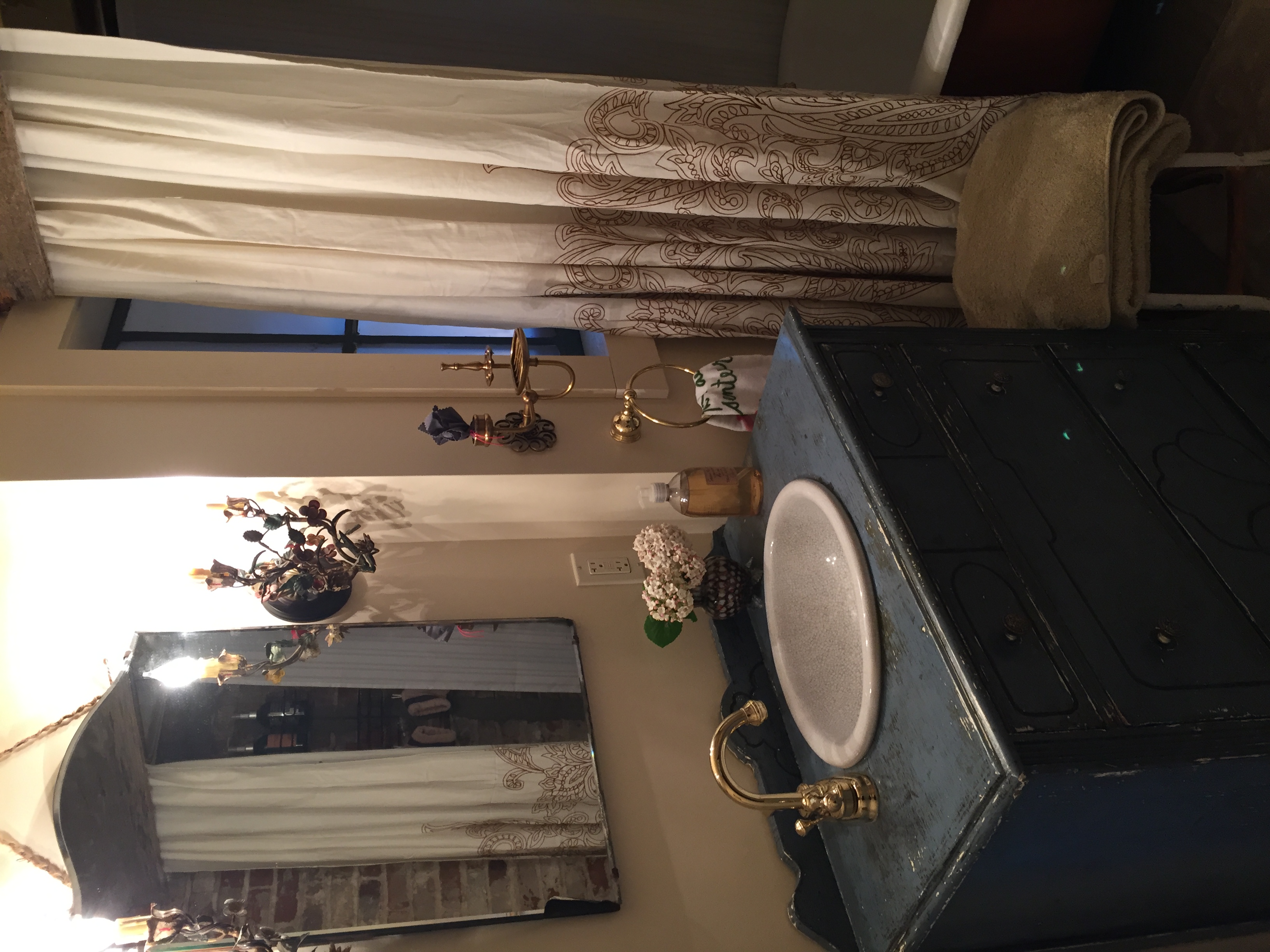 Nest 1905 Carriage House Apartment Guesthouses for Rent in