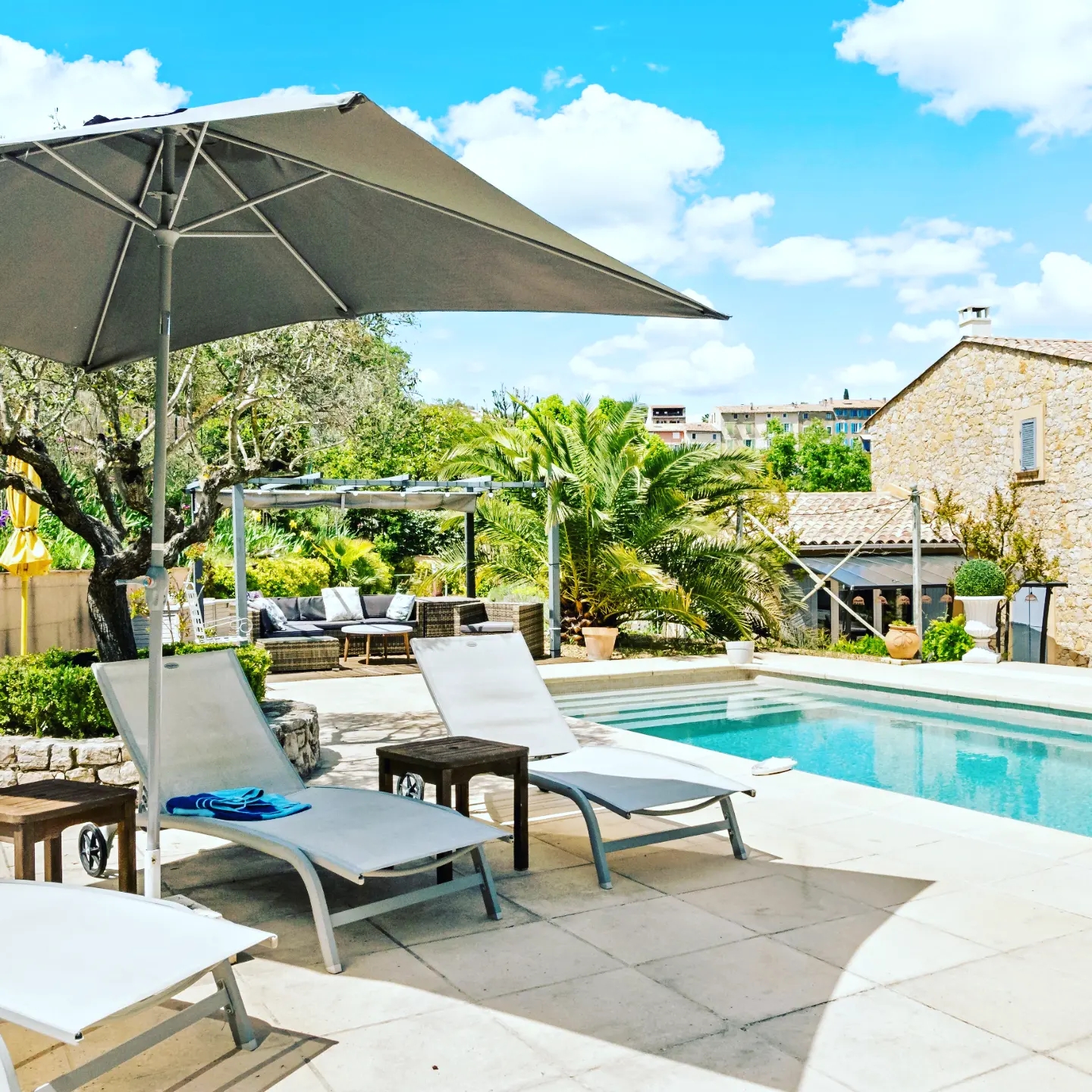 Villa Les Mimosas 2 min walk to the unique village