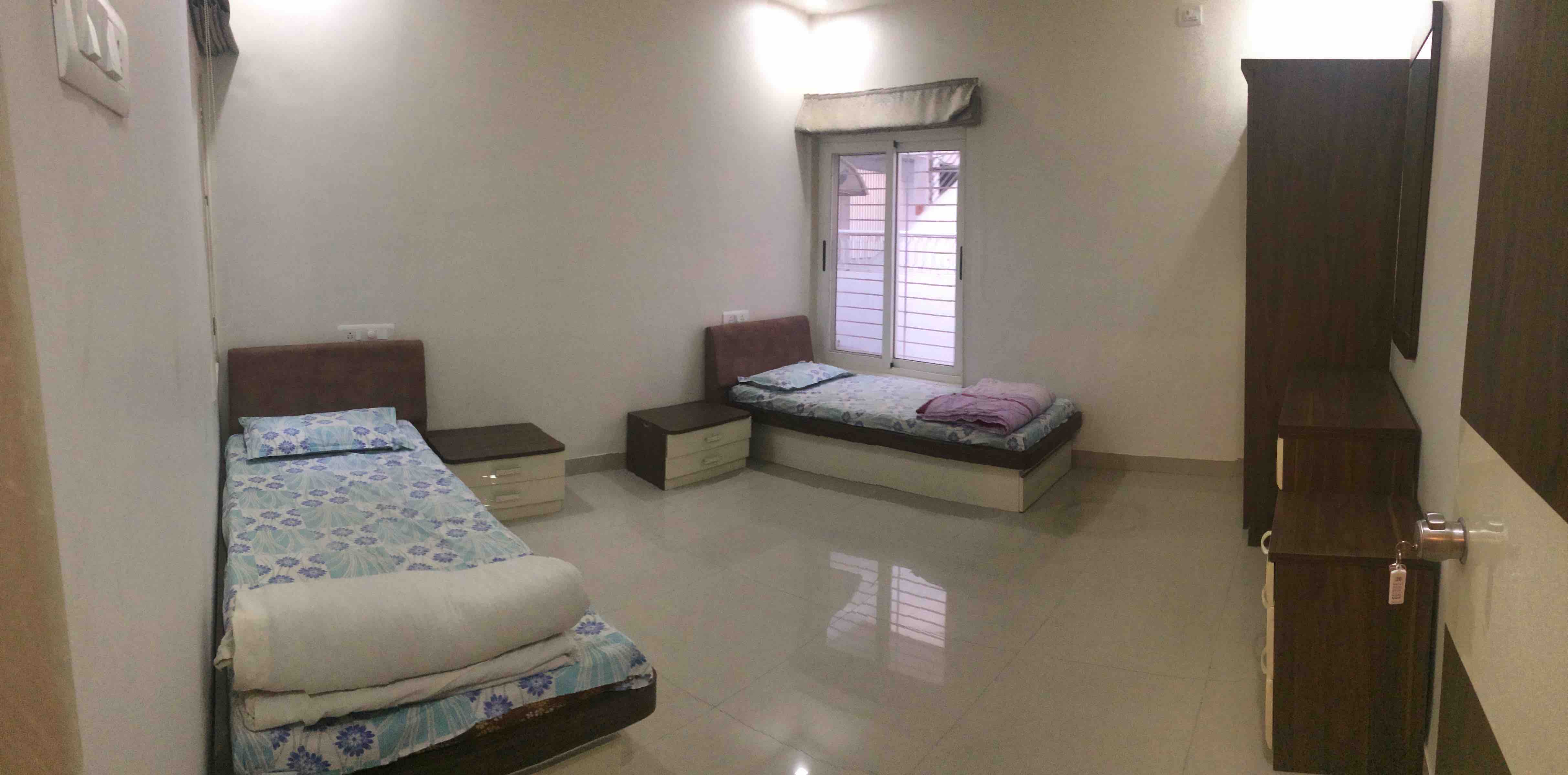 Luxurious flat in Alkapuri. Safe & posh locality. Apartments for Rent in Vadodara, GJ, India