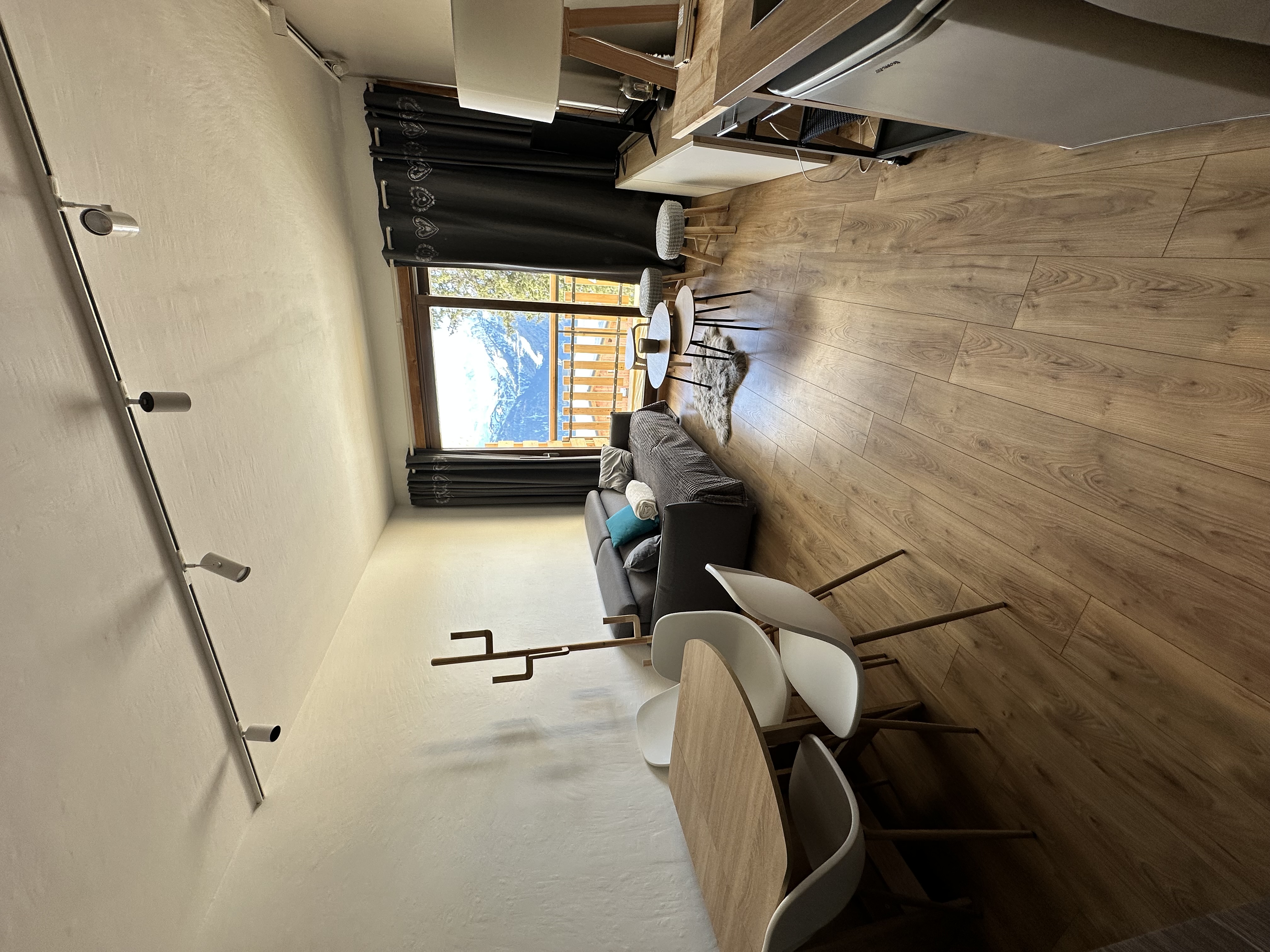 Renovated 4/5 person studio, fully equipped.