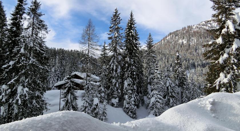 300 feets to ski tracks, nice flat