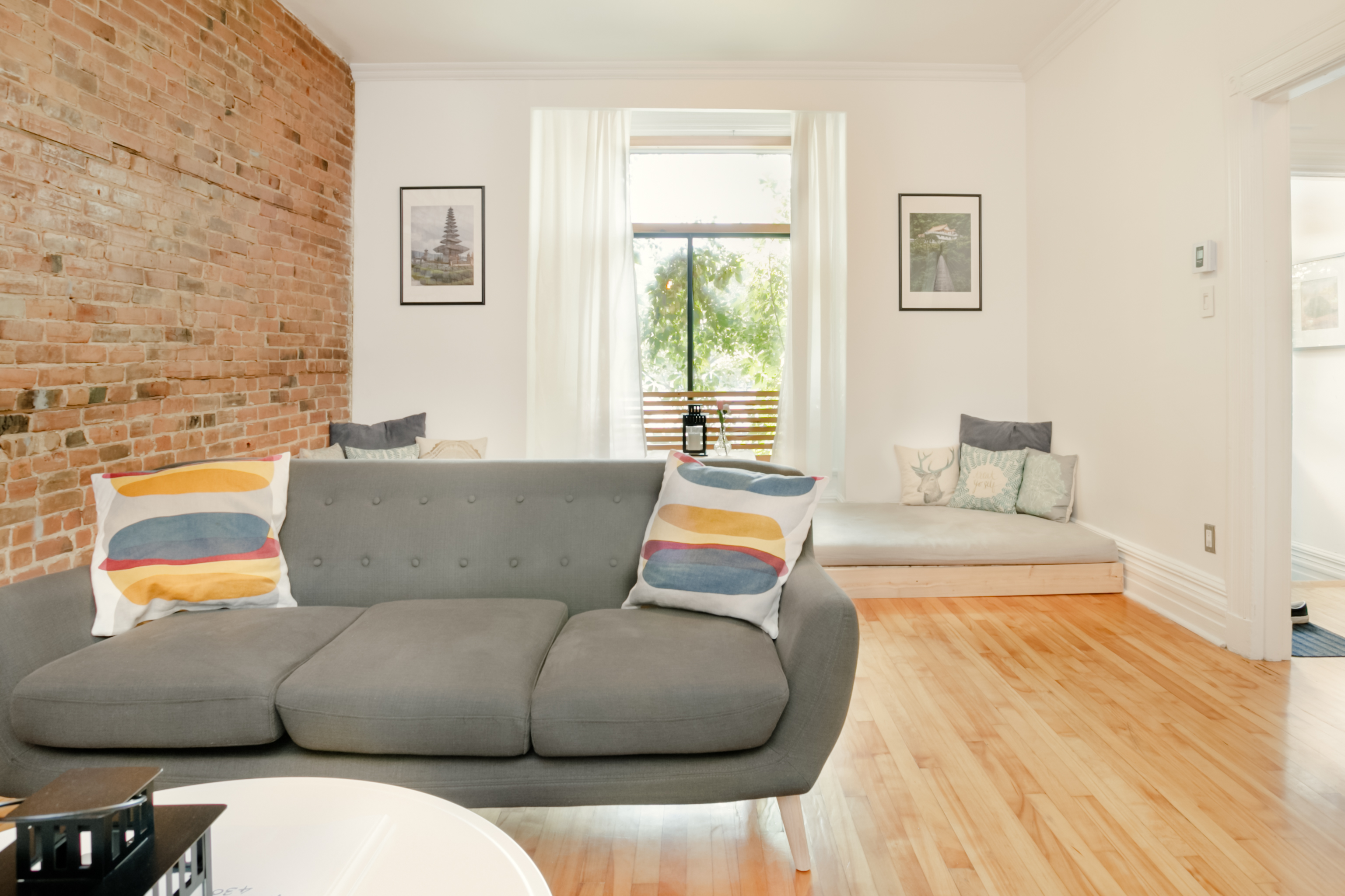 Roomy, Designer Apartment near Sherbrooke Metro Station
