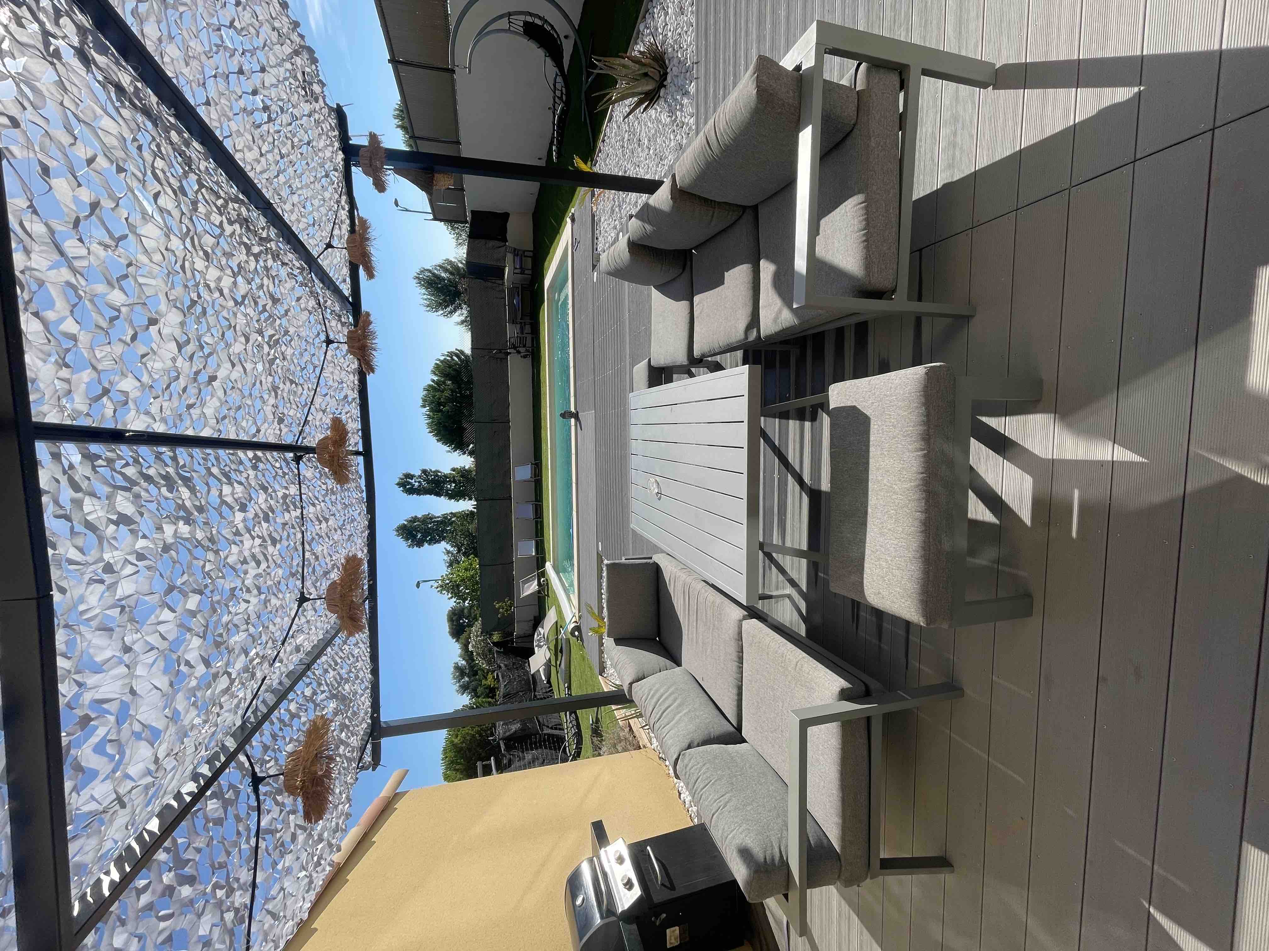 Pool and pétanque house