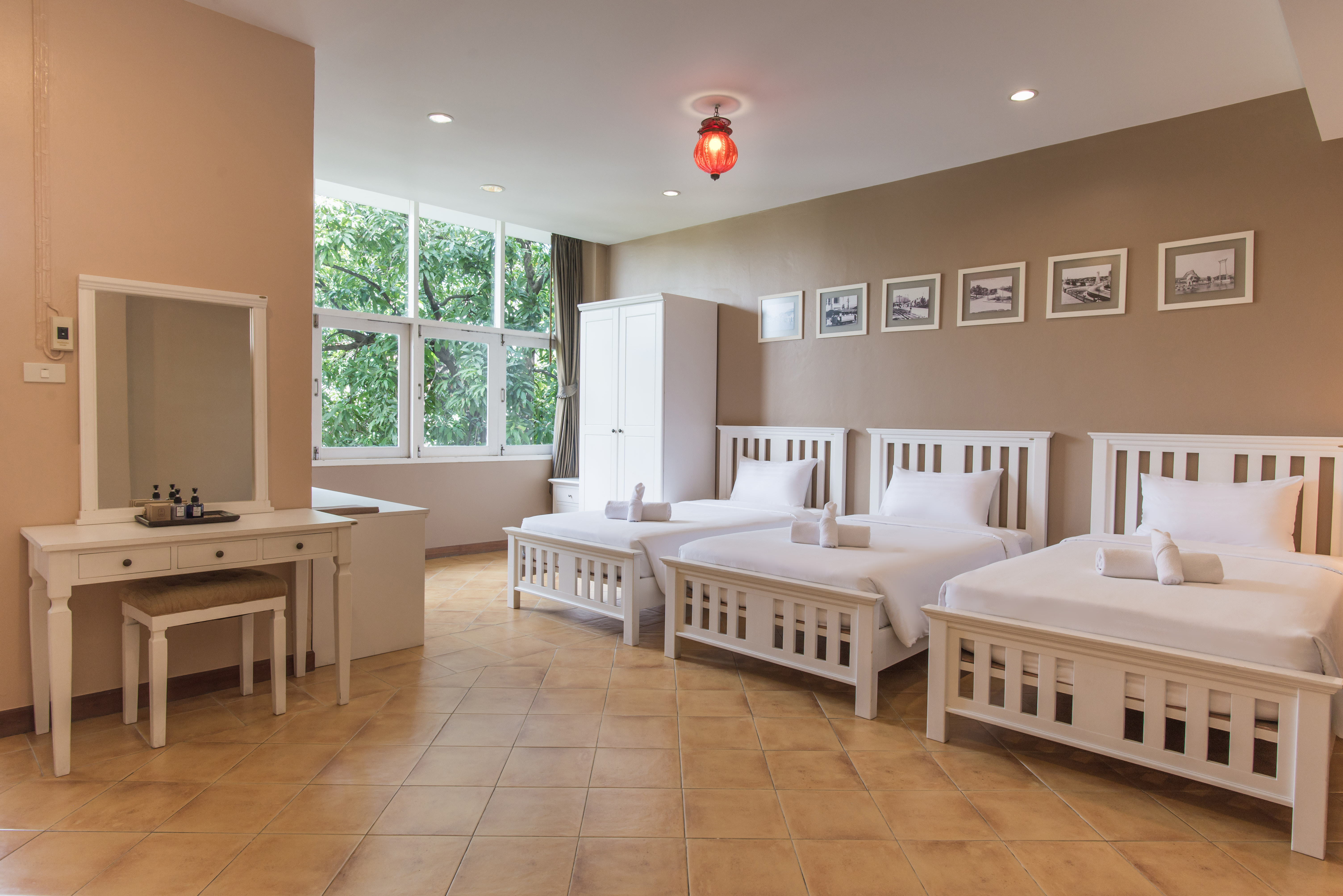 Triple room,Near Grand Palace in Phra Nakhon, Bangkok