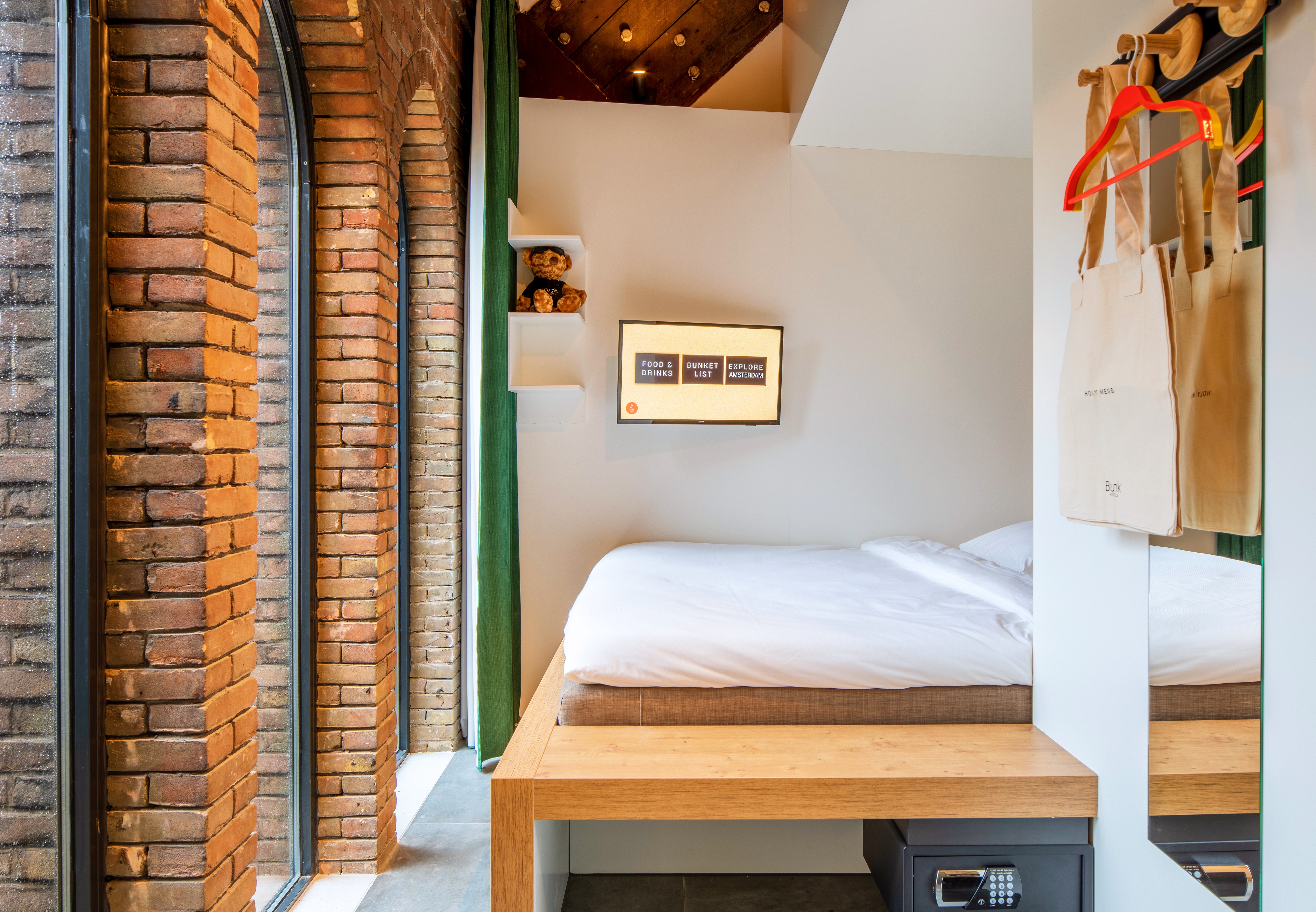 Stay stylish in our EPIC BUNK ROOM with en-suite — Amsterdam stay