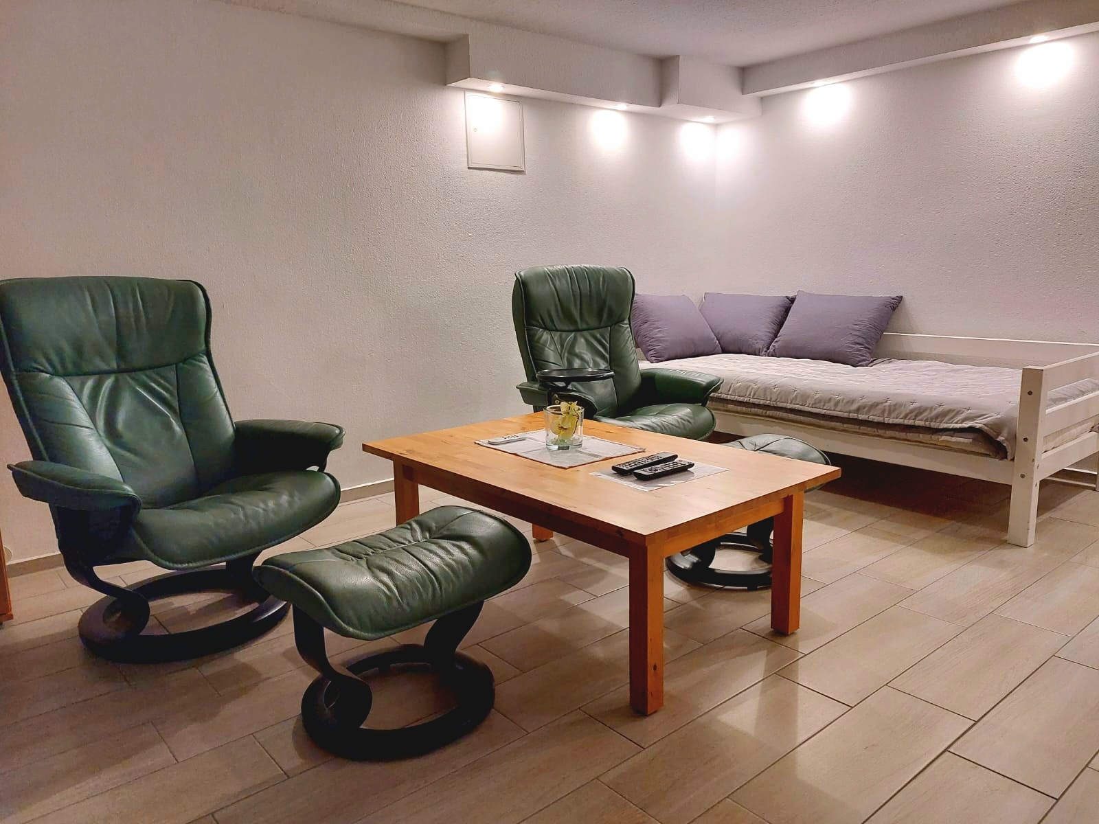 80m2 modern apartment. Fair & airport nearby.