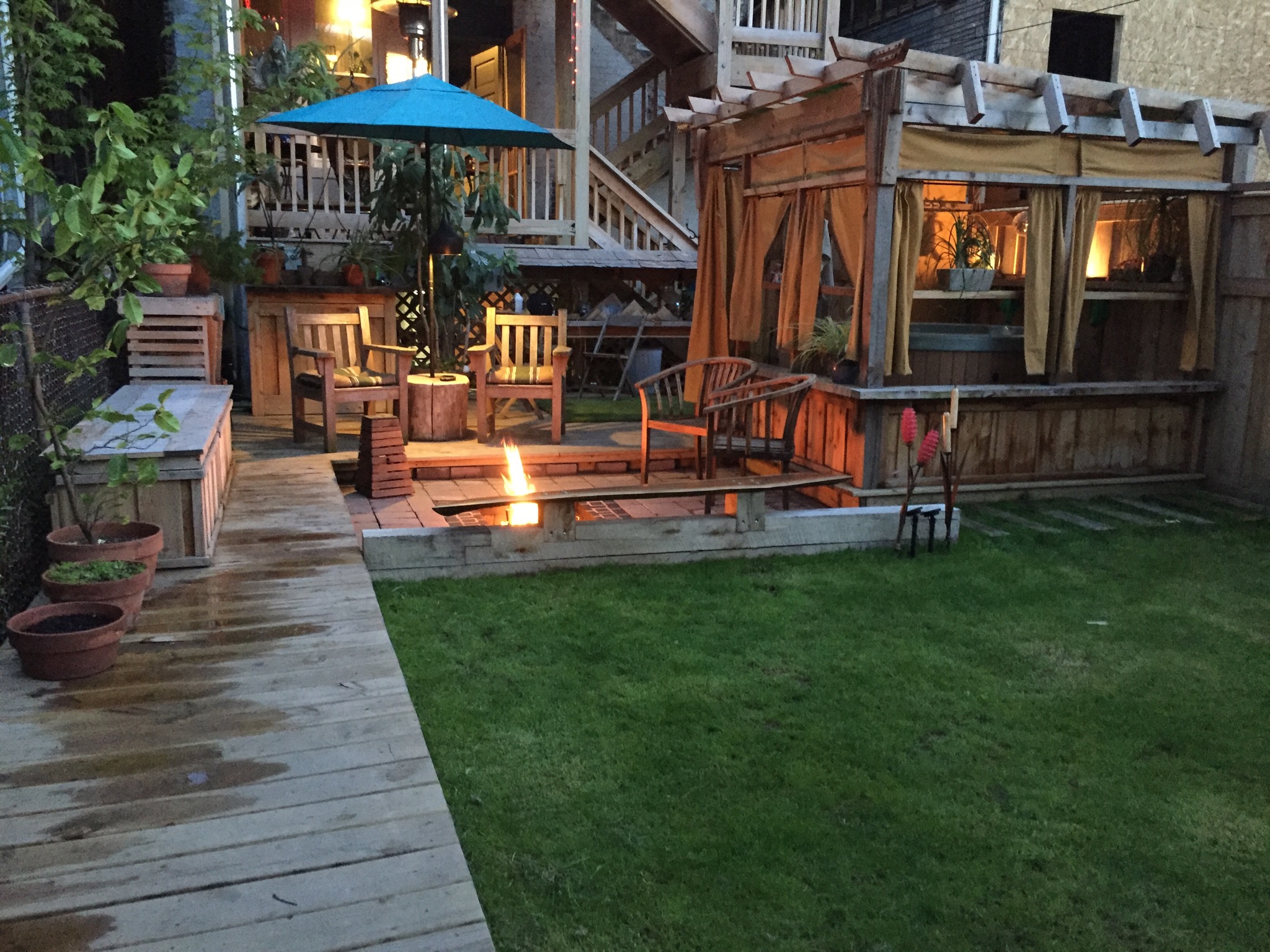 Hot Tub Heaven (Very private room in shared home) in West Town, Chicago