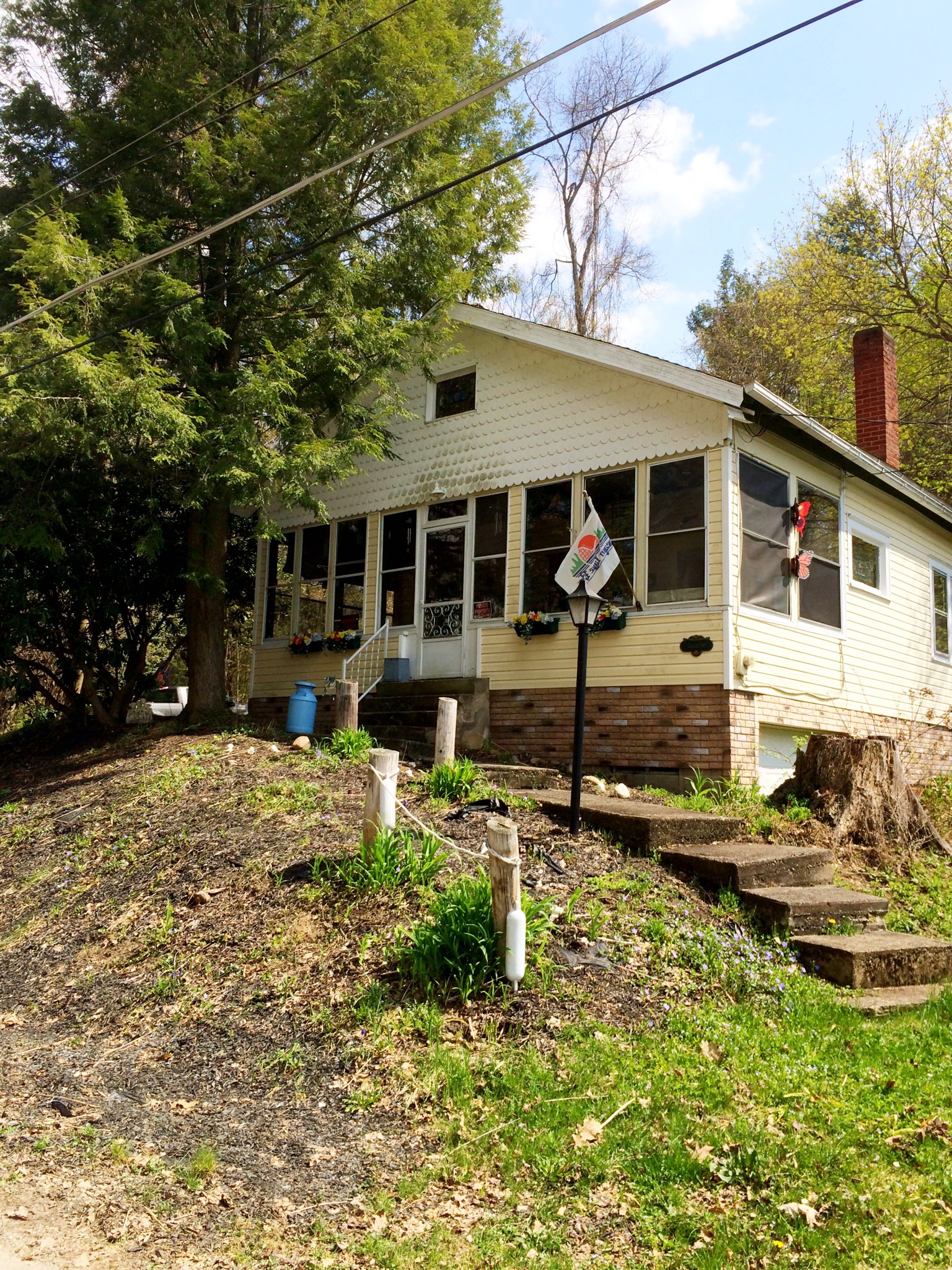 Beautiful cottage one block to lake Cottages for Rent in Conneaut