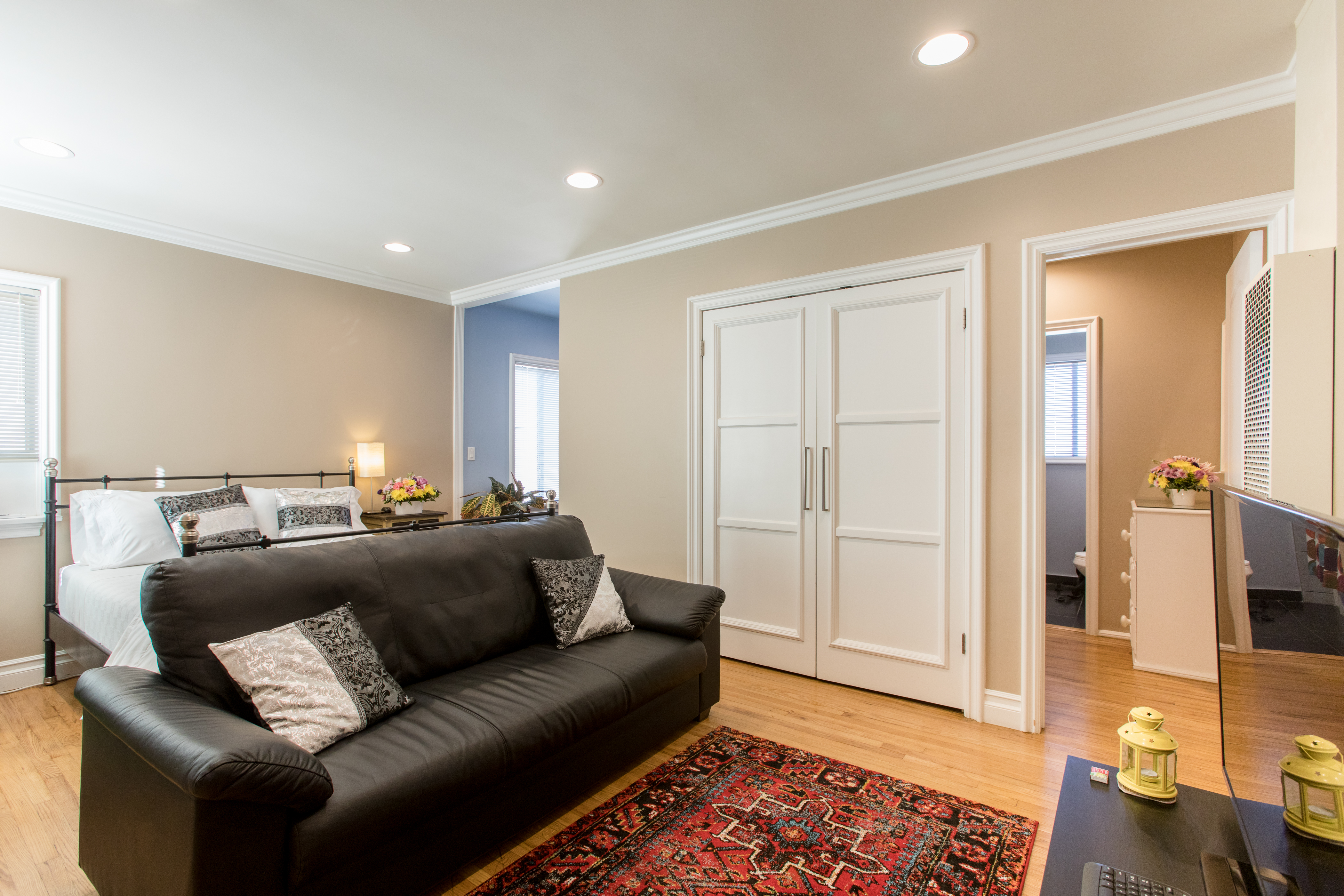 Urban Refuge - Full Kitchen/Washer/Dryer Inside