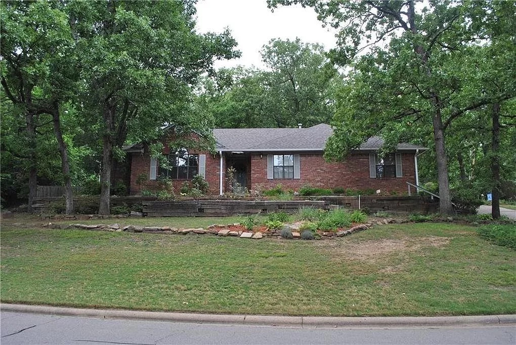 Southside 3BR/2 Bath Hillside Home—near I-540
