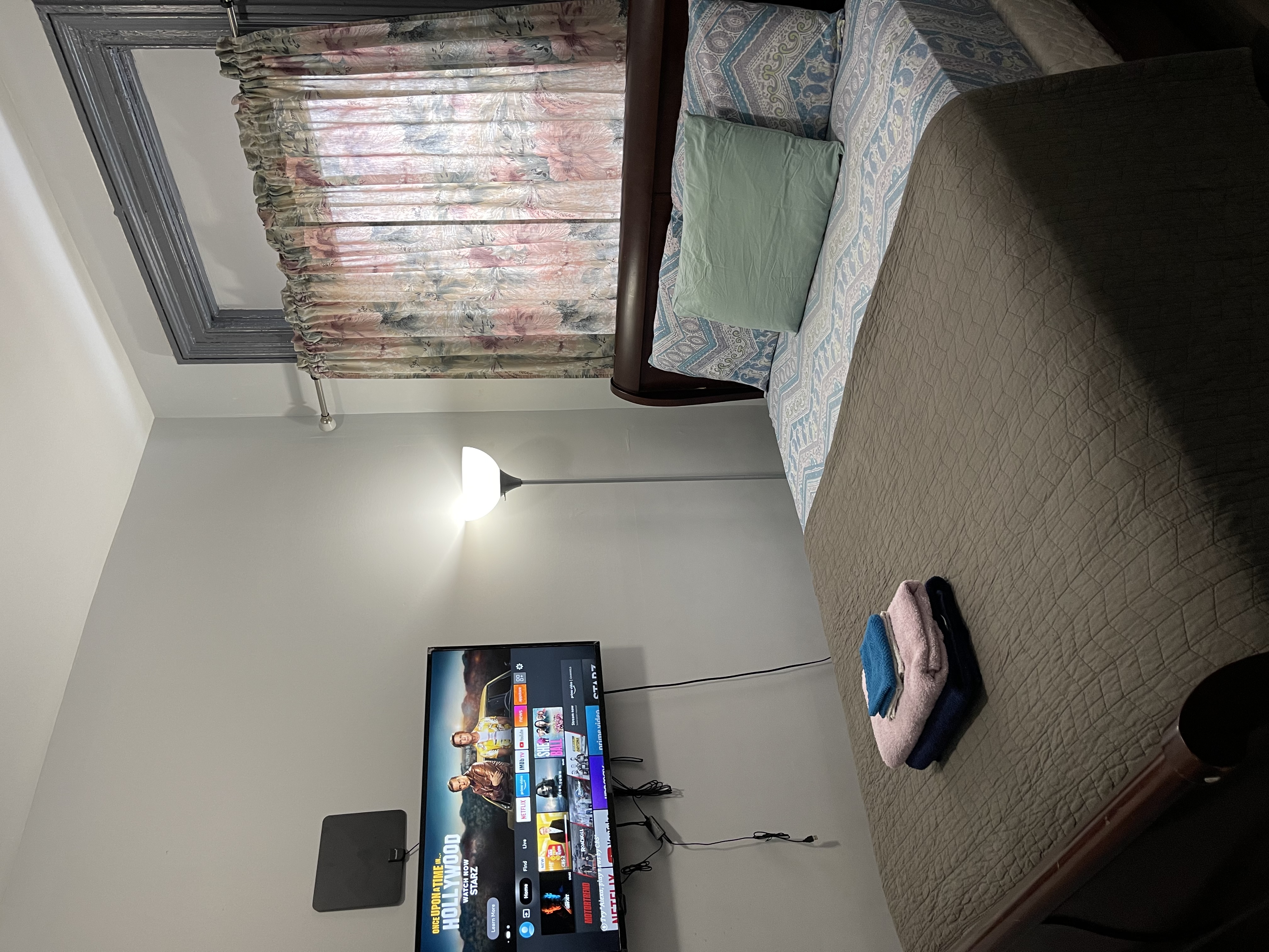 RUBY ROOM “C2” 8 MINS TO AIRPORT/PENN/EWR/RUTGERS. in West, Newark