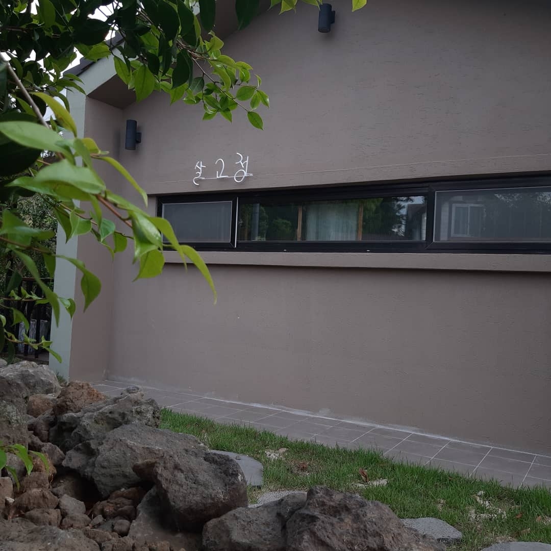 Do you want to live?  It's Jeju that you want to live ~ ^ ^ It's a natural friendly fusion hanok bed and breakfast