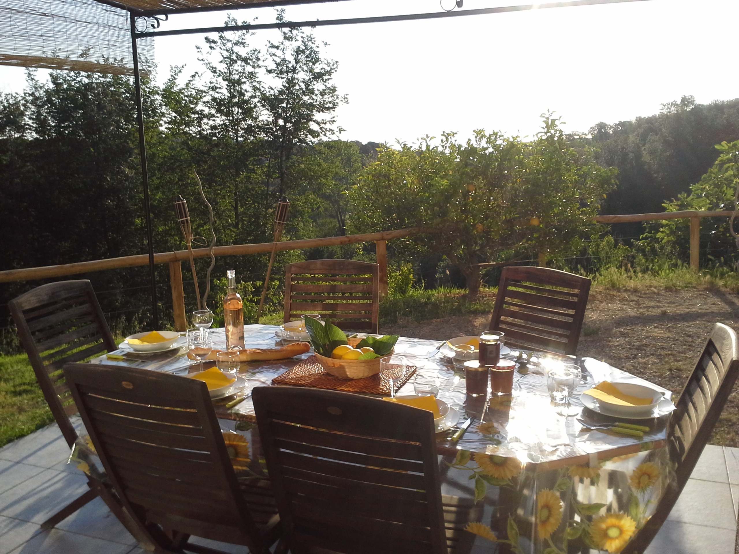 Apartment between the sea and the mountain.