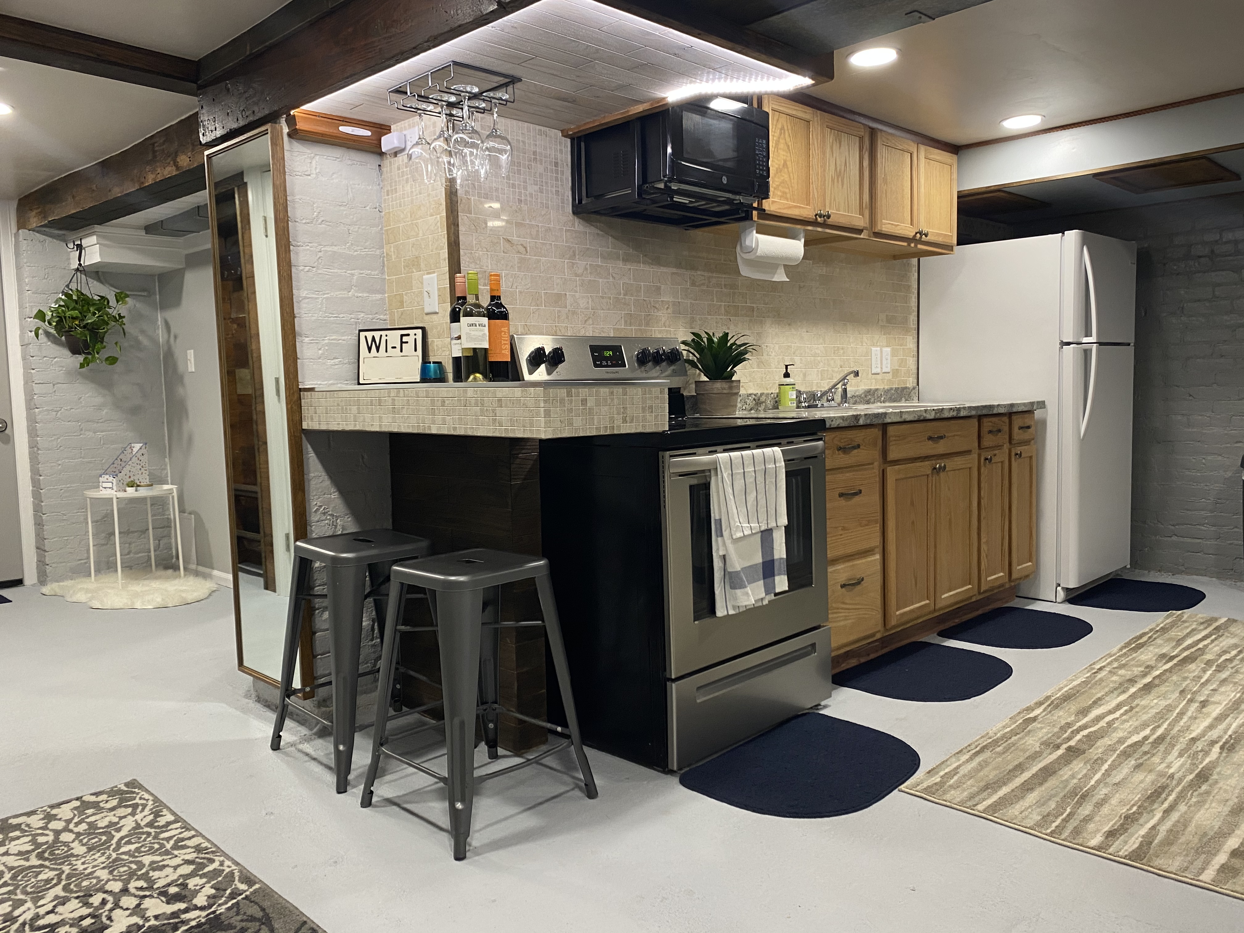 The Hideaway Modern Apartment W Private Parking Apartments For Rent In Troy New York United States