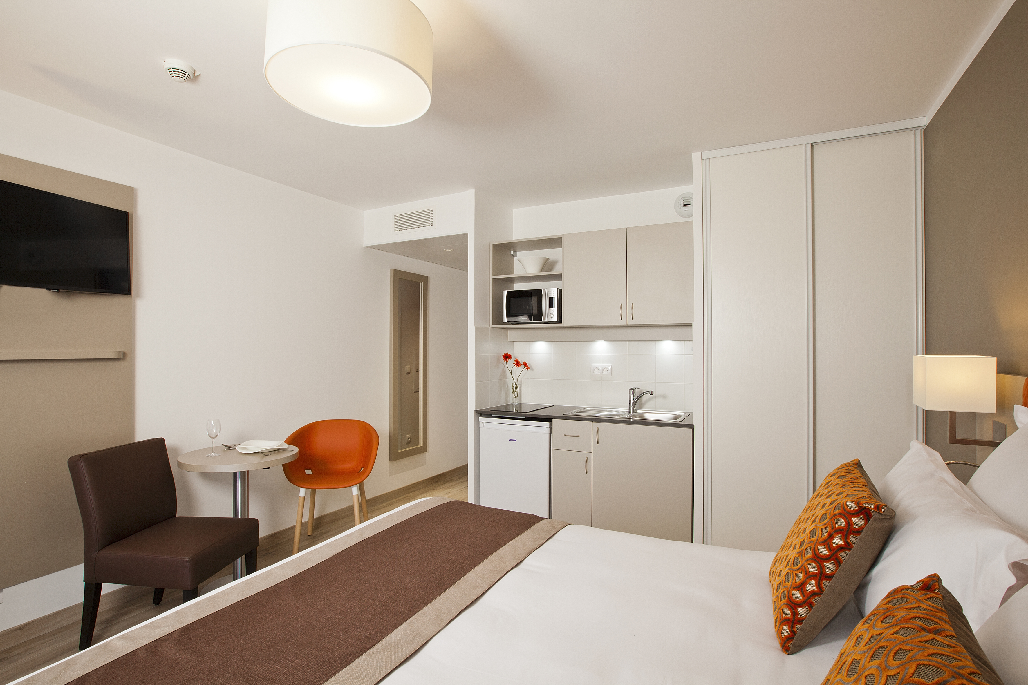 Spacious contemporary studio center of La Villette