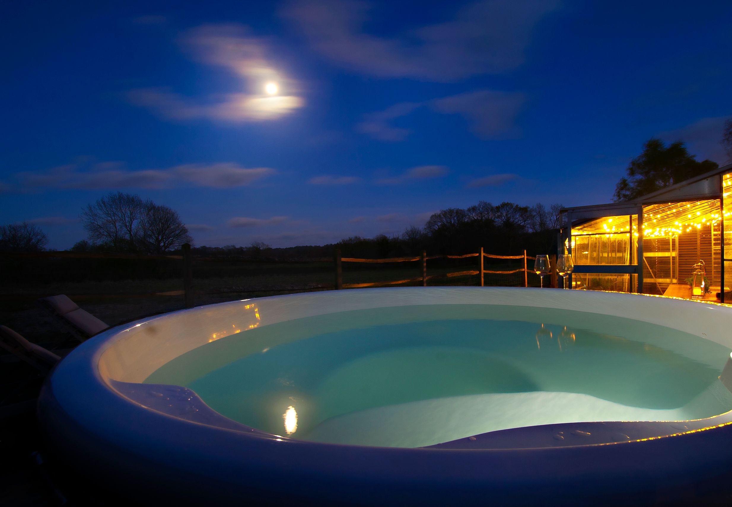 Red Kite Barn, a luxury romantic getaway, hot tub Barns for Rent in