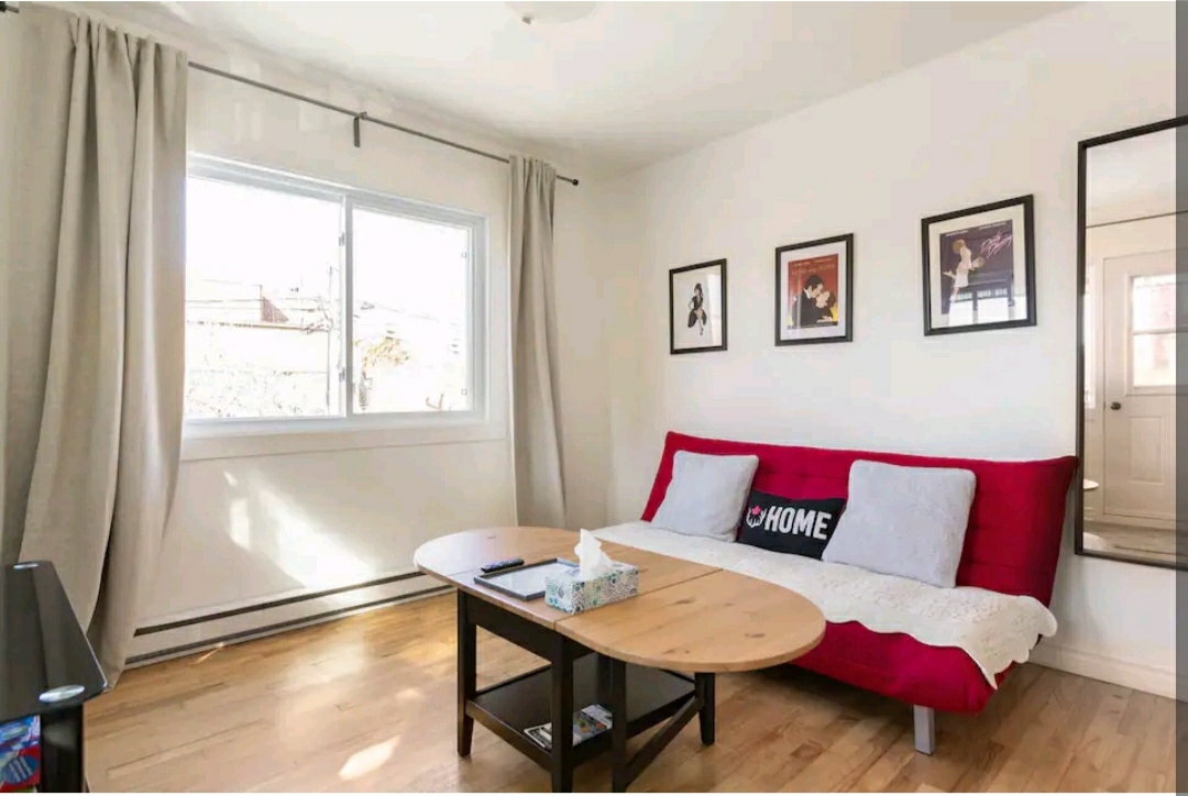 Super comfy home with free parking near DT&Metro