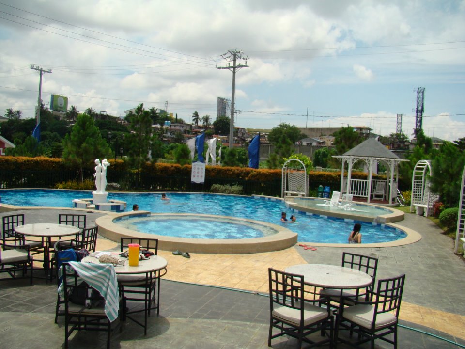Lakefront Beauty Houses for Rent in Muntinlupa, Metro Manila