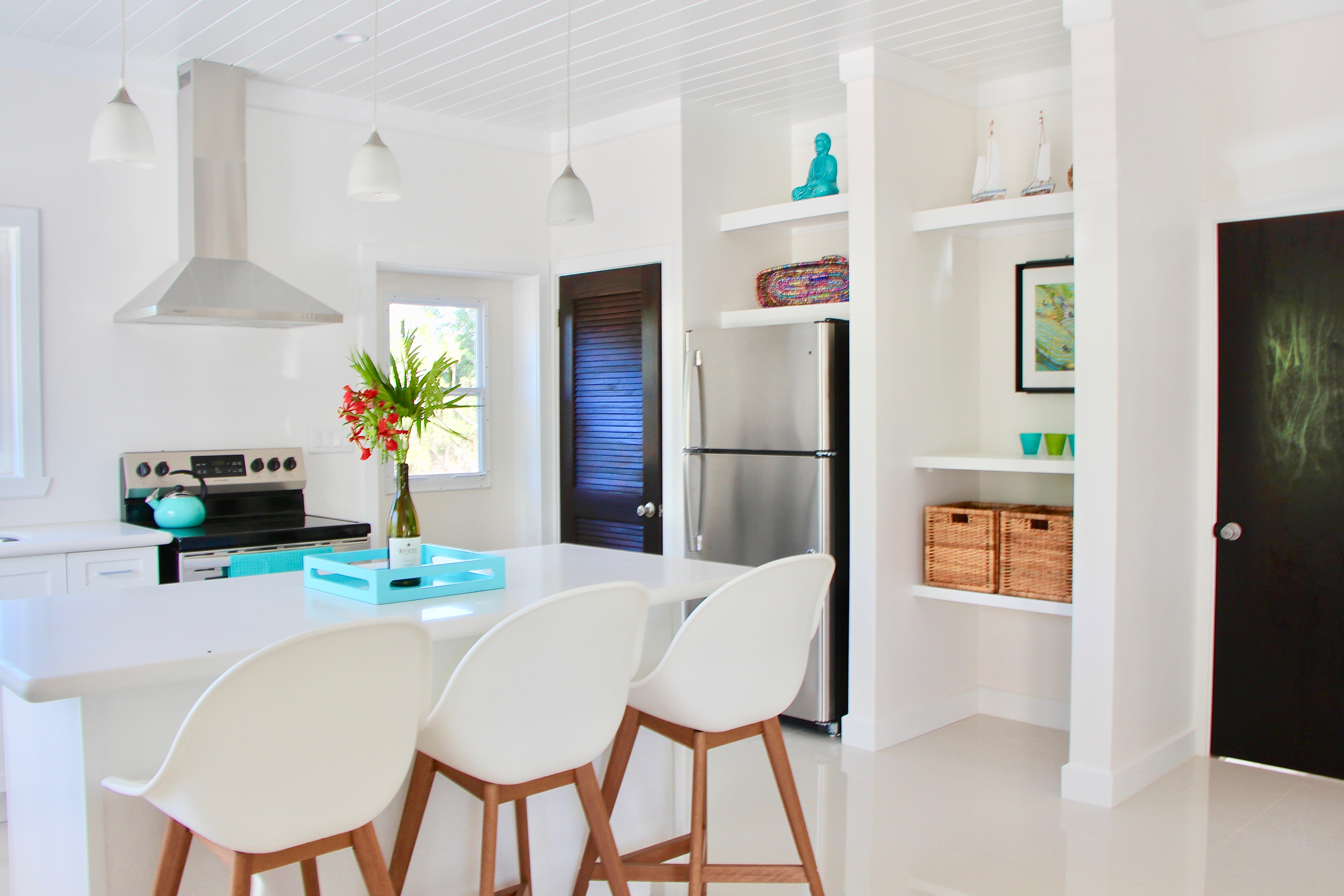 2BD 2BA Ten Bay house, 2 mins to Beach, Generator