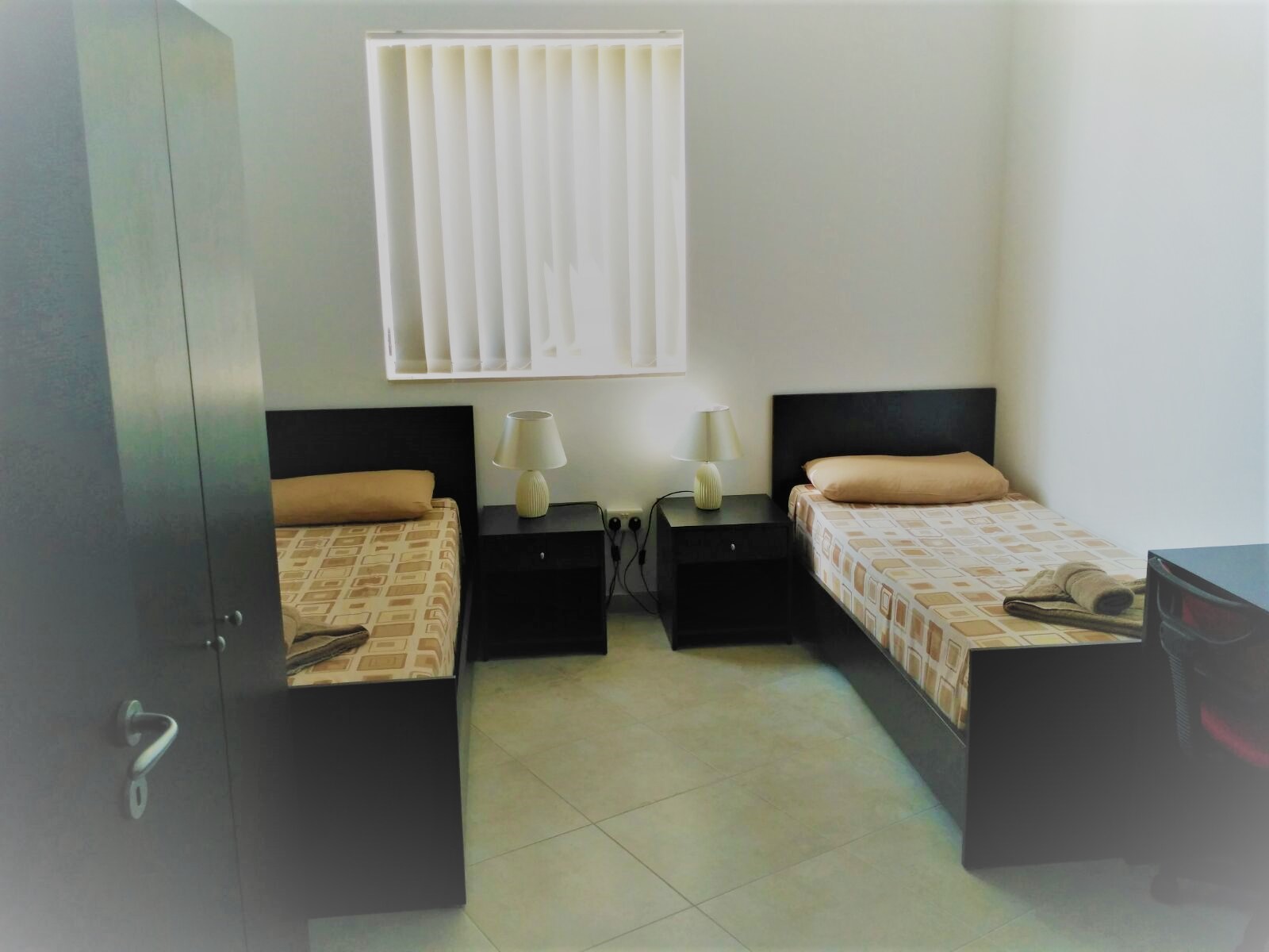 Comfortable, Modern  3 bedroom Apartment  F10