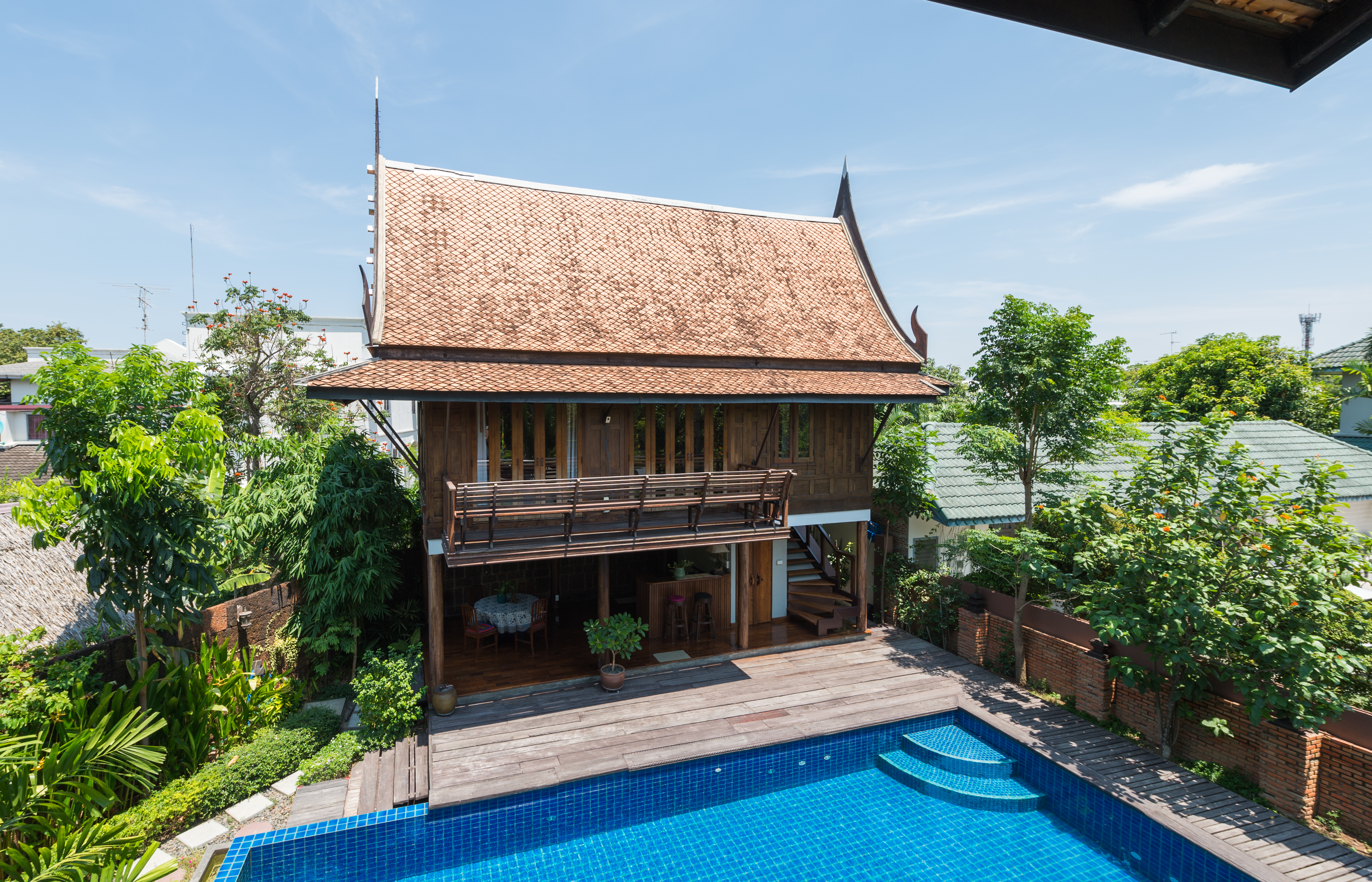 Quiet & natural Thai poolside villa Onnut