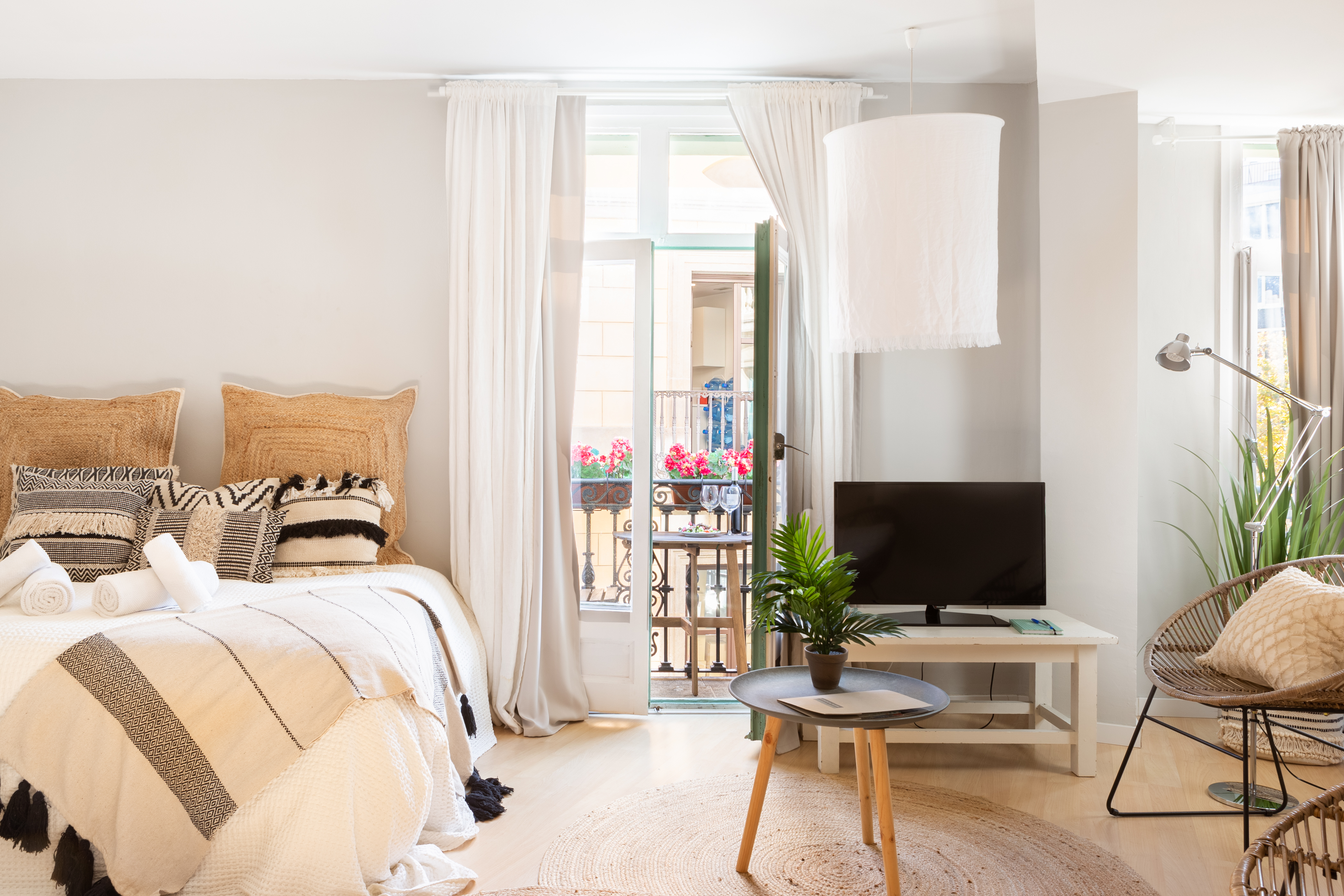Airy Bohemian Vibes Studio at Iconic Las Ramblas