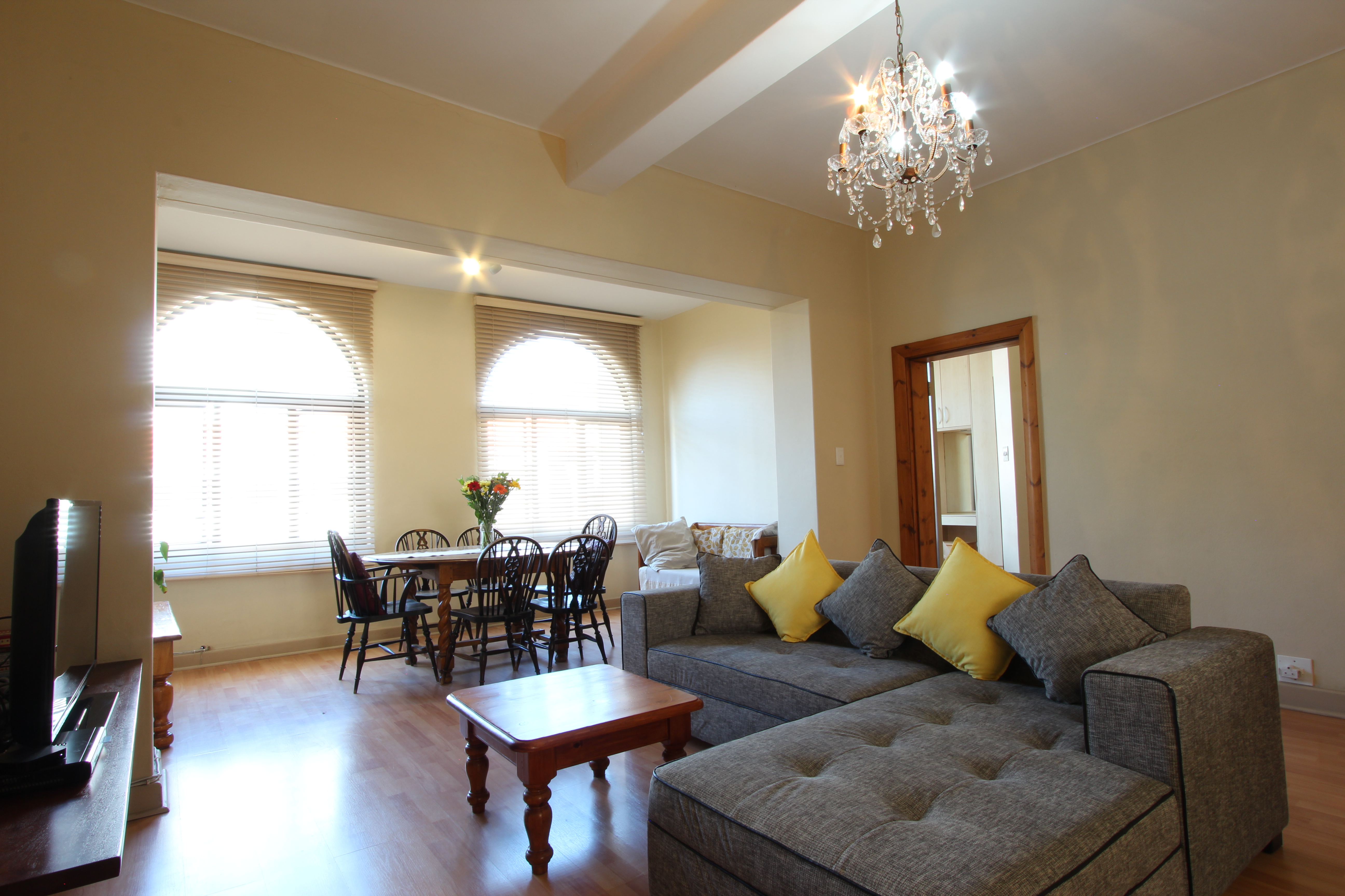 VALUE! Big 3 bedr,2.5 bath in Bantry Bay/Sea Point in Ward 54, Cape Town