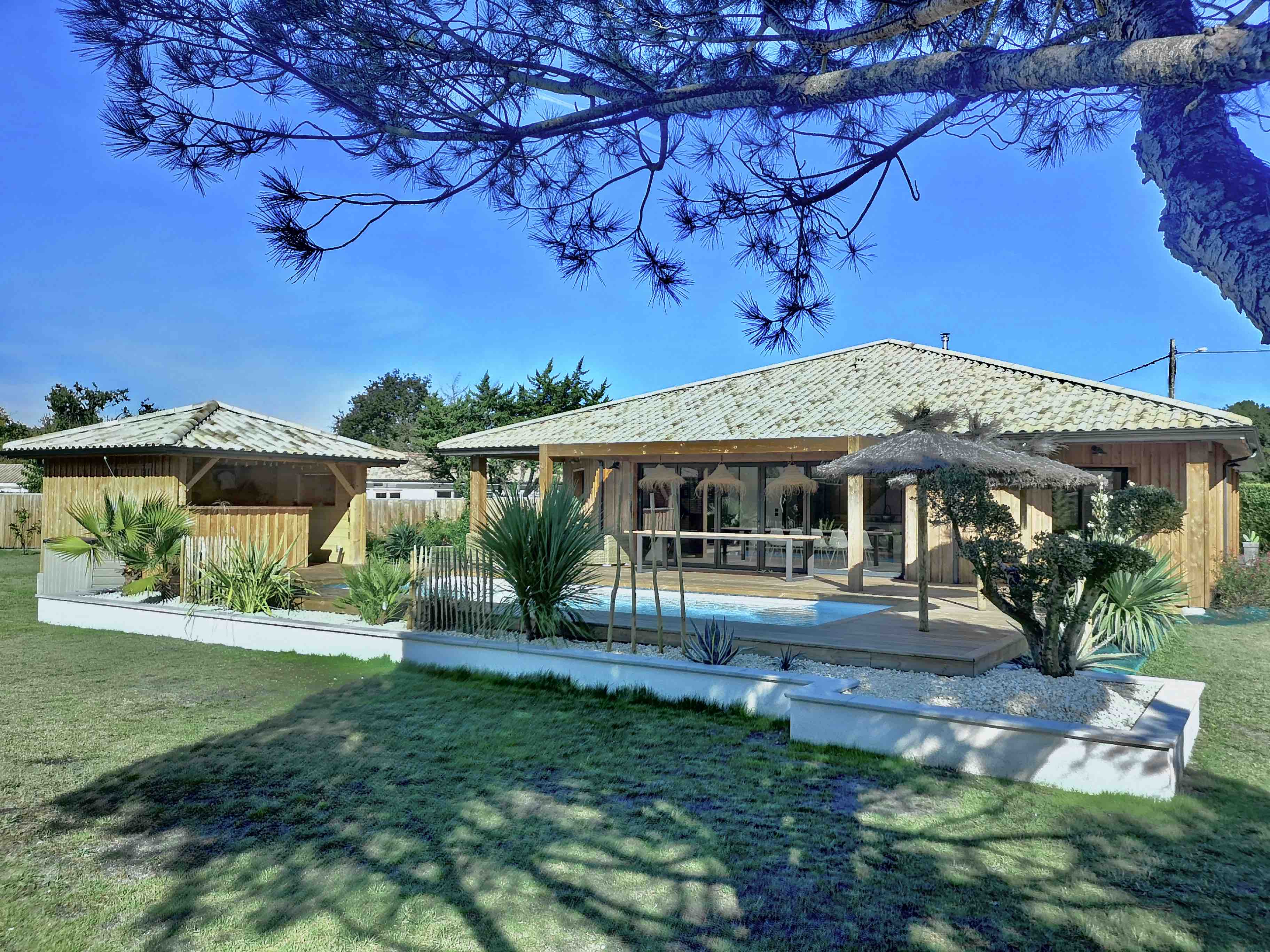 Villa des 3 pins with private pool & sauna