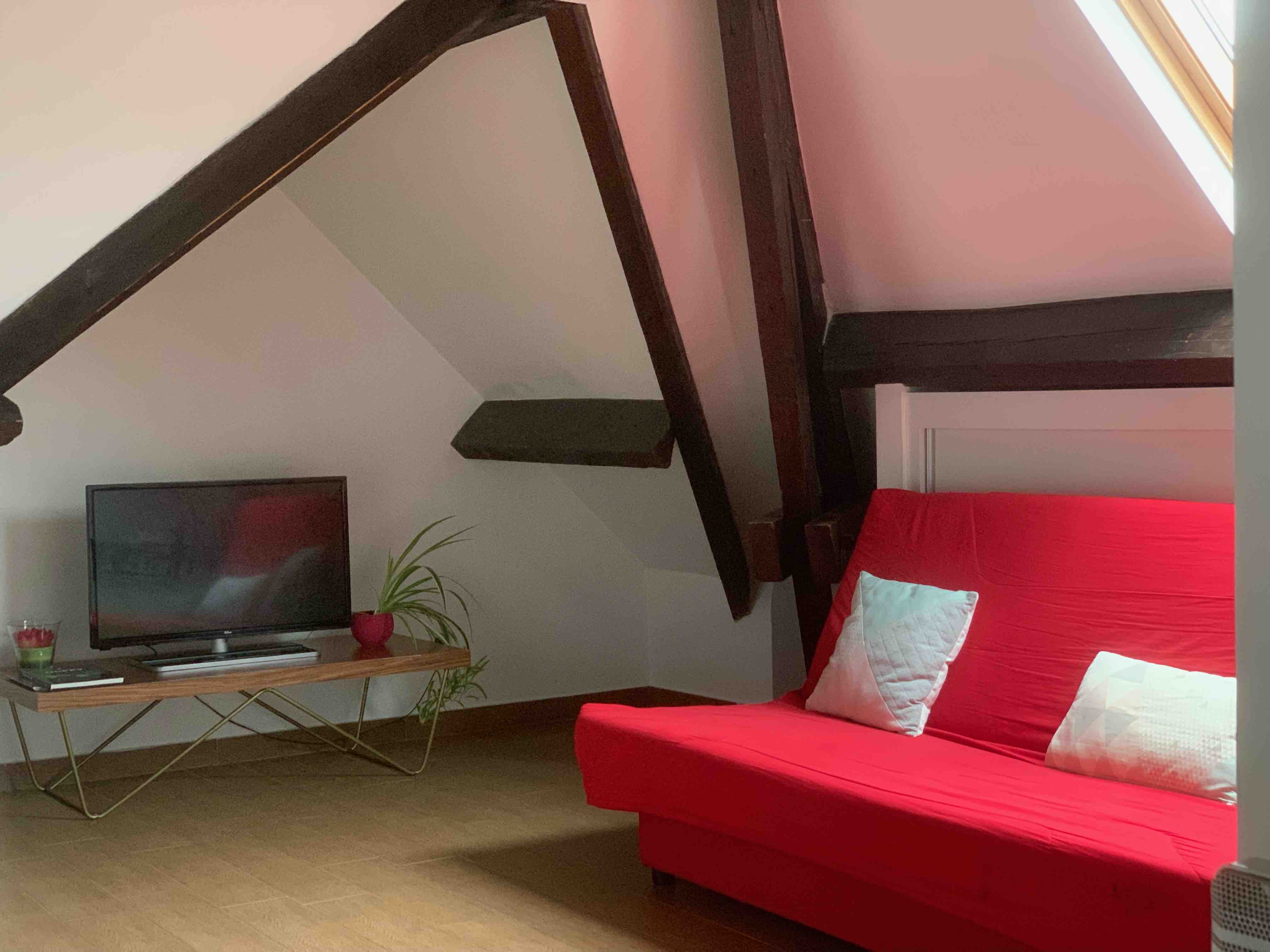 Cozy Apartment with Private Parking near Paris