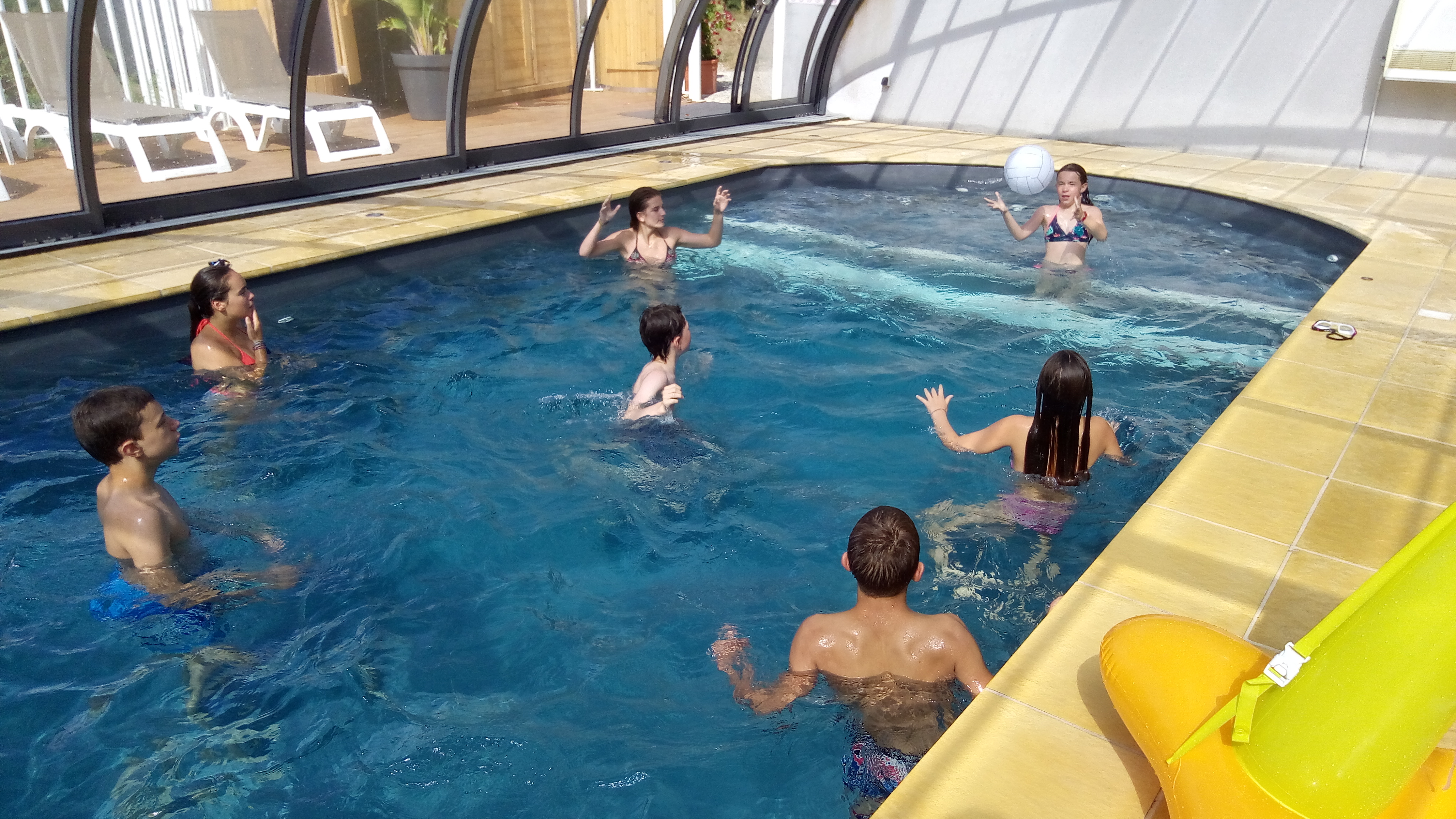 Gite, heated pool and children's friends
