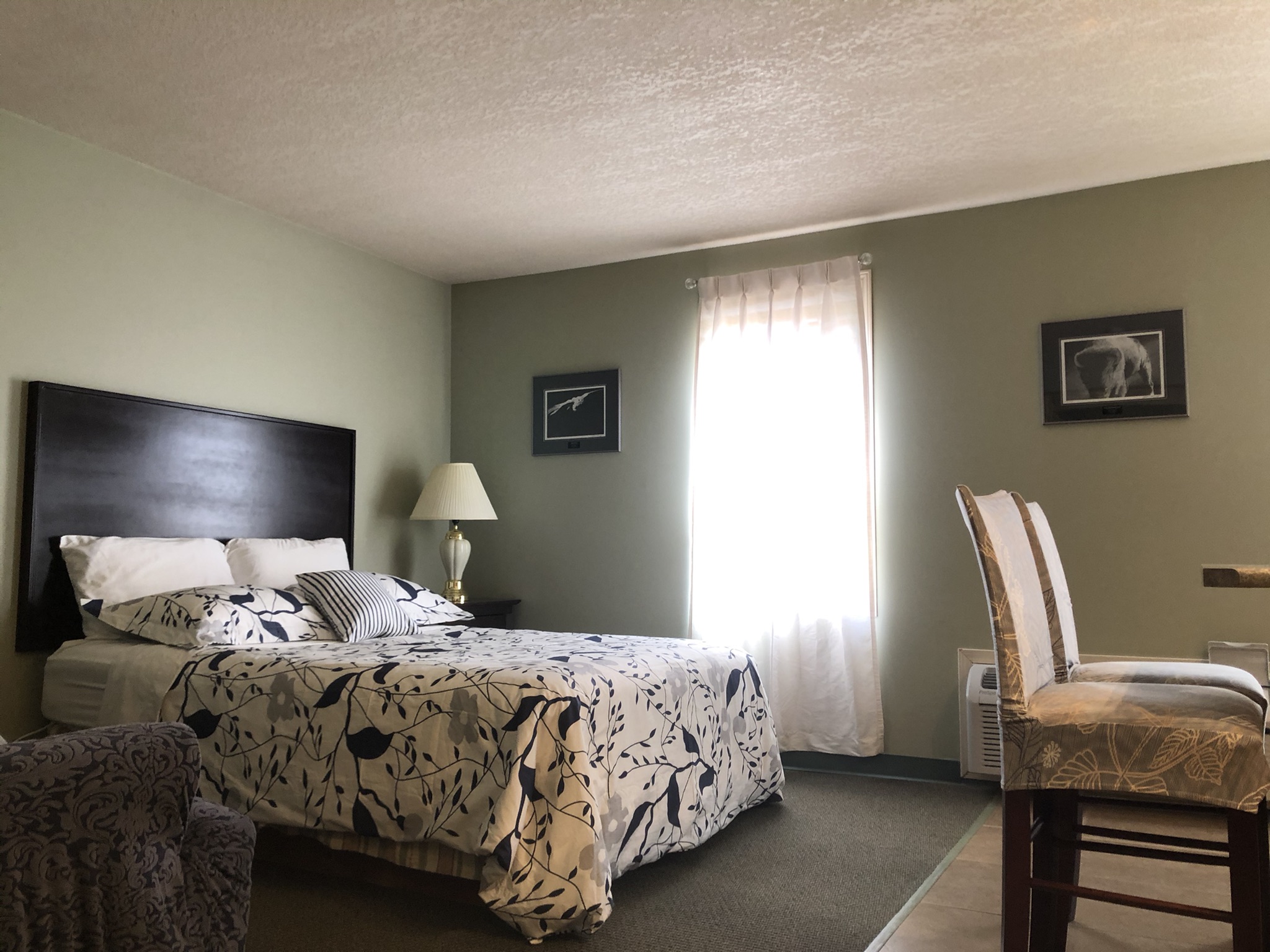 Apple garden hinton AB bachelor suit Apartments for Rent in Hinton