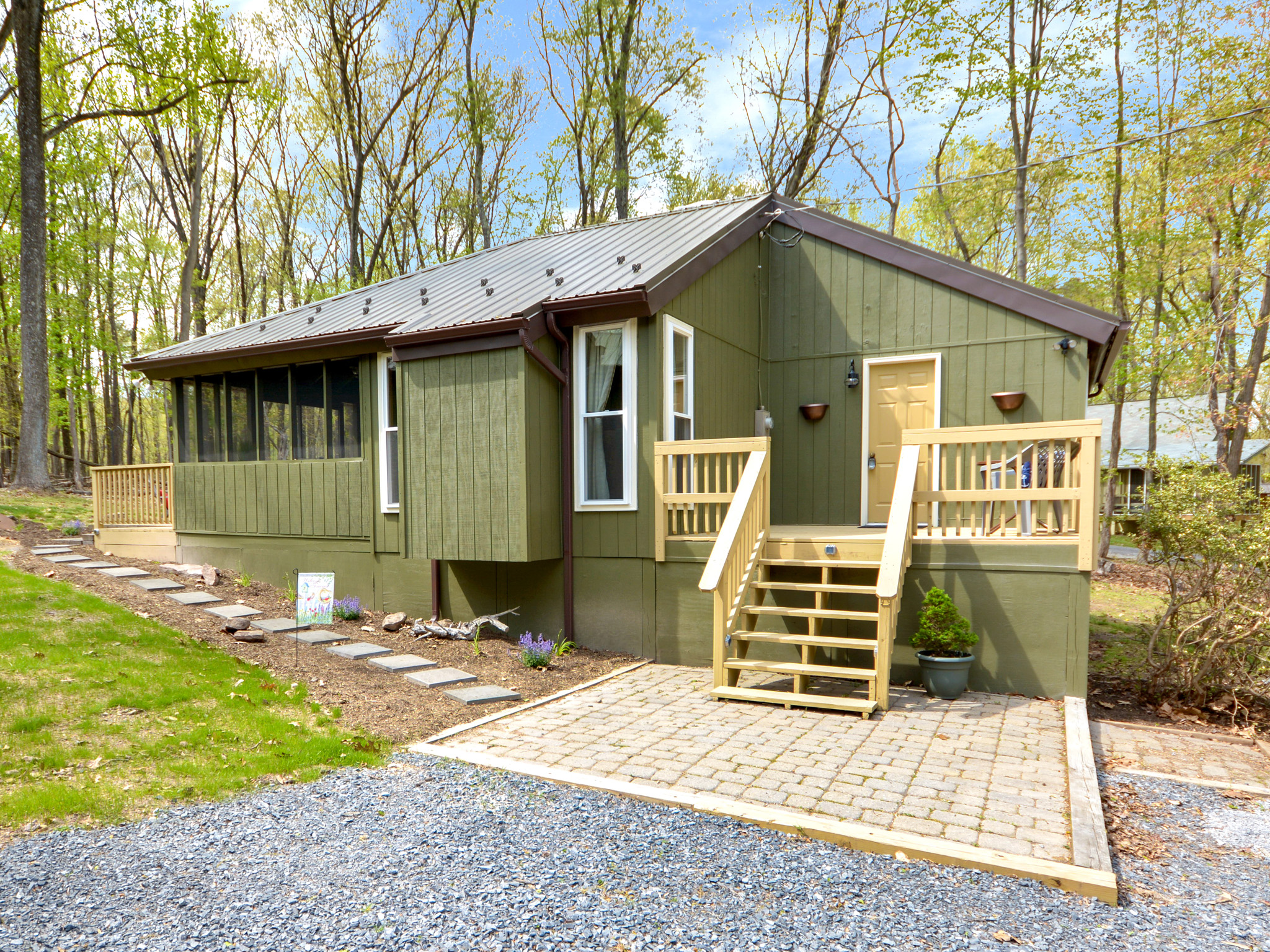 Cedar Loft at The WoodsVintage Chic Cabin Retreat Cabins for Rent in Hedgesville, West