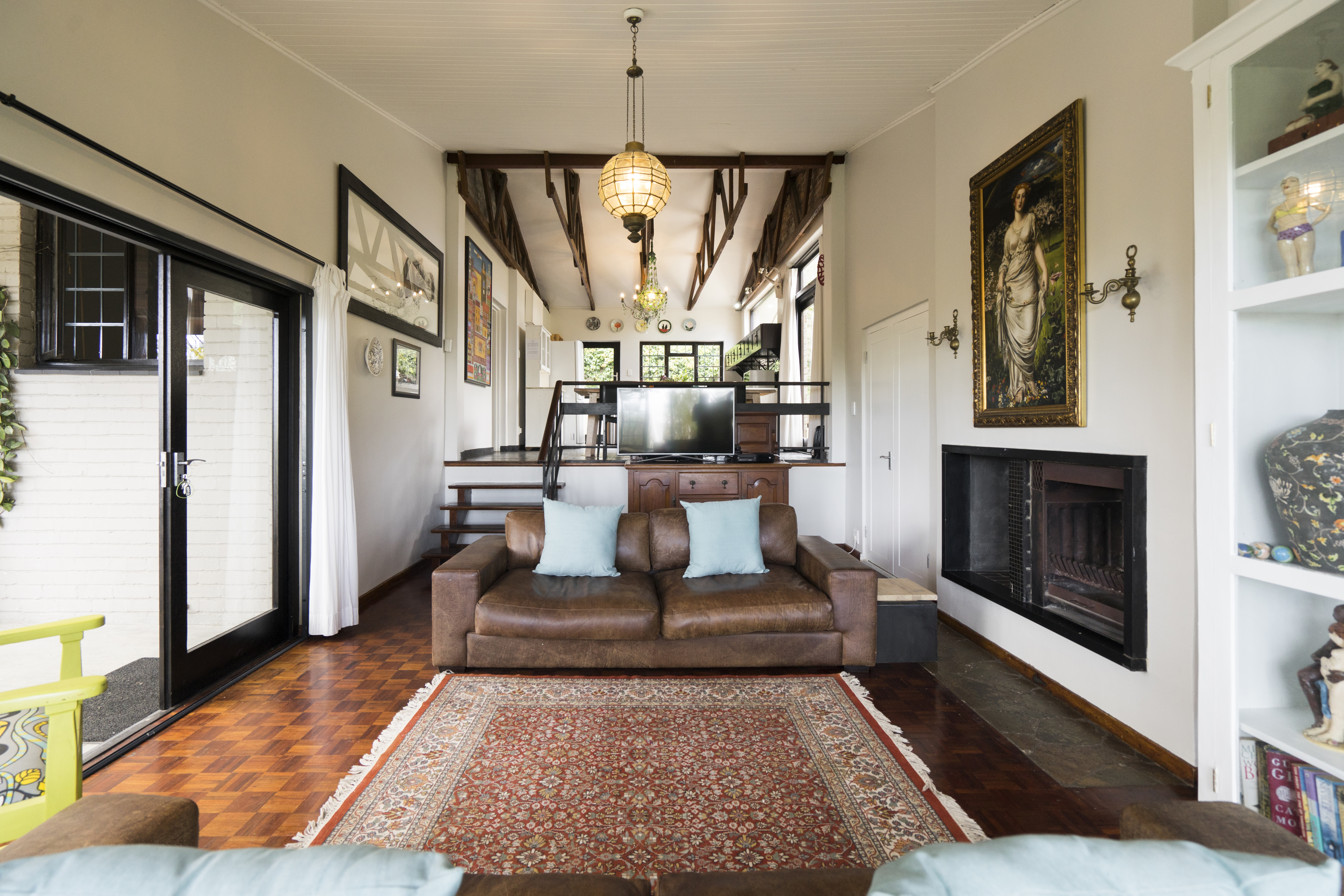 Camps Bay House with Views, Pool and leafy Garden in Ward 54, Cape Town
