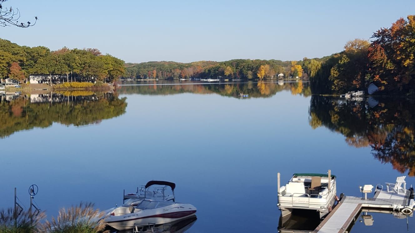 Cottage, Pickerel Lake Dock/paddle boat/kayaks Bungalows for Rent in Newaygo, Michigan