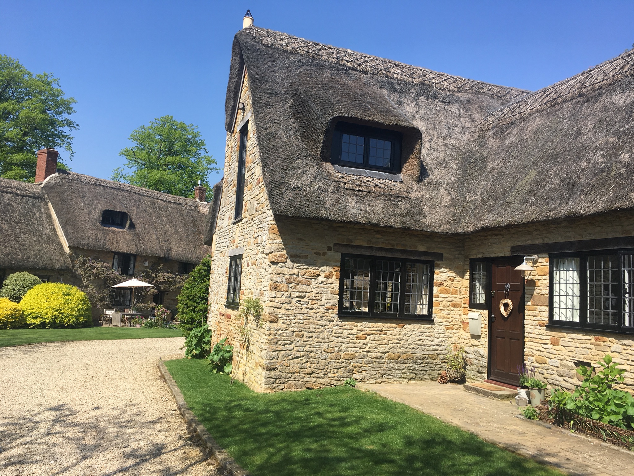 Beautiful thatched cottage on edge of Cotswolds Cottages for Rent in