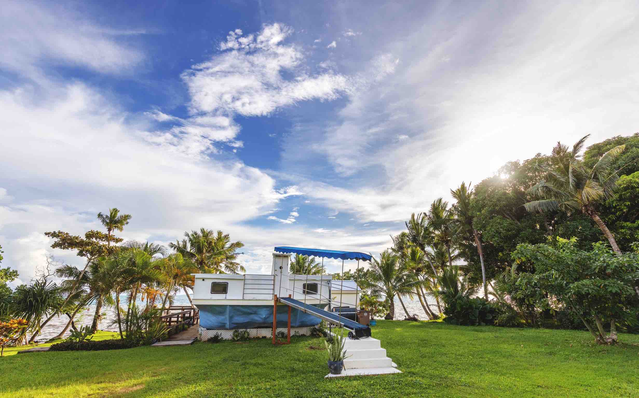 Queen Malesso Houseboat