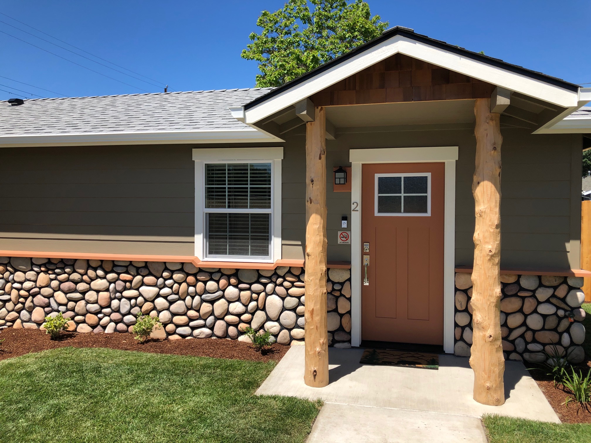 Riverside Cabin 2 Apartments for Rent in Grants Pass, Oregon, United