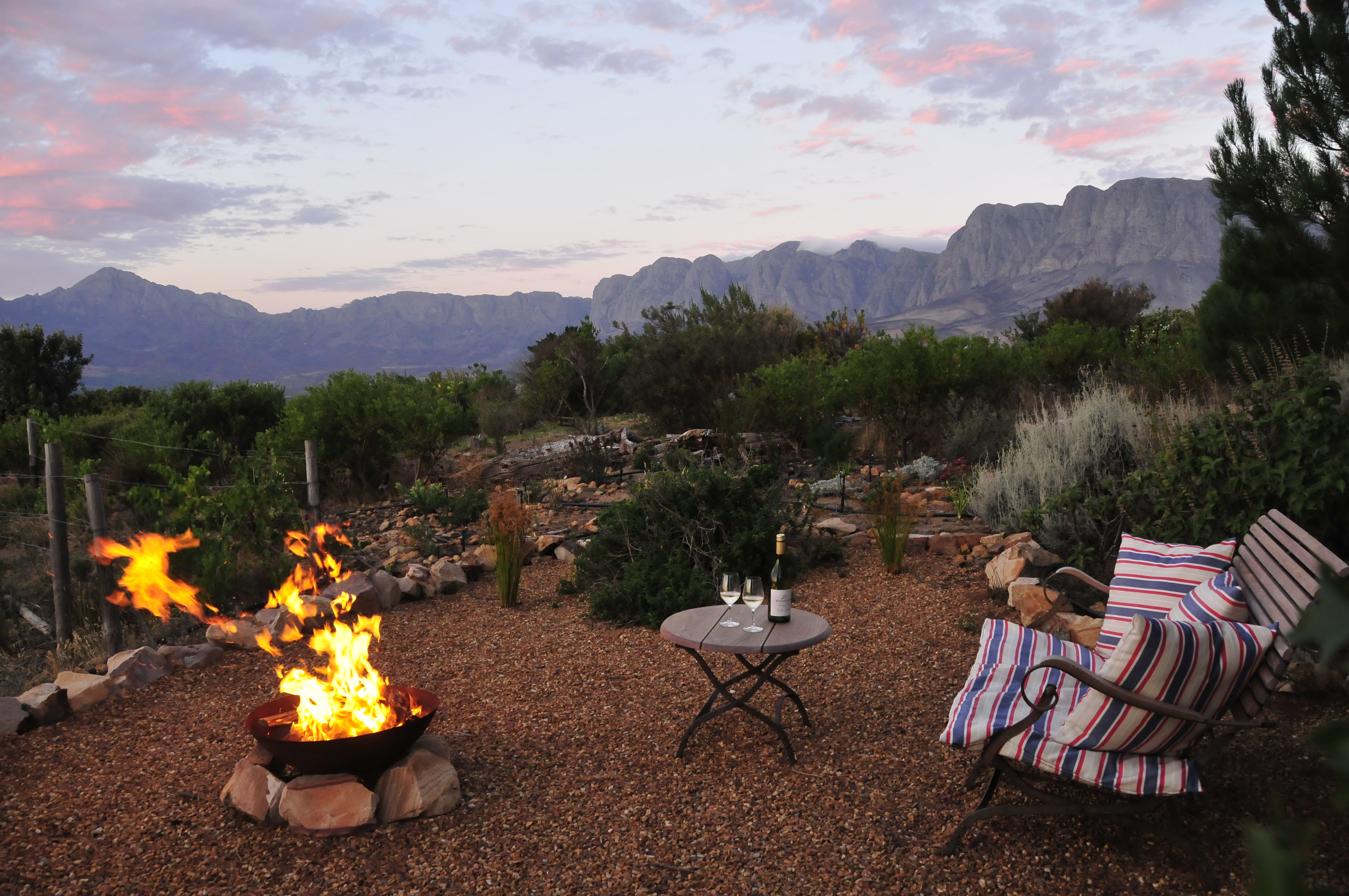 Intaba Studio Tranquil Getaway w/style & character