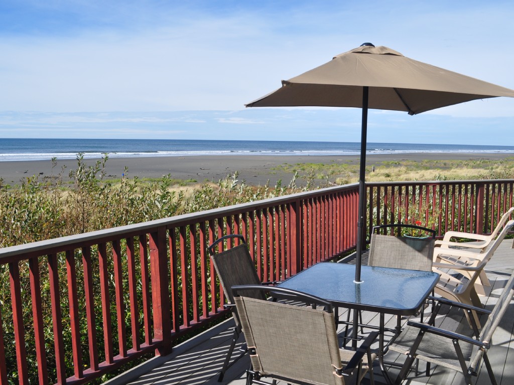 Daybreak on SunsetOcean FrontRight On The Beach Houses for Rent in