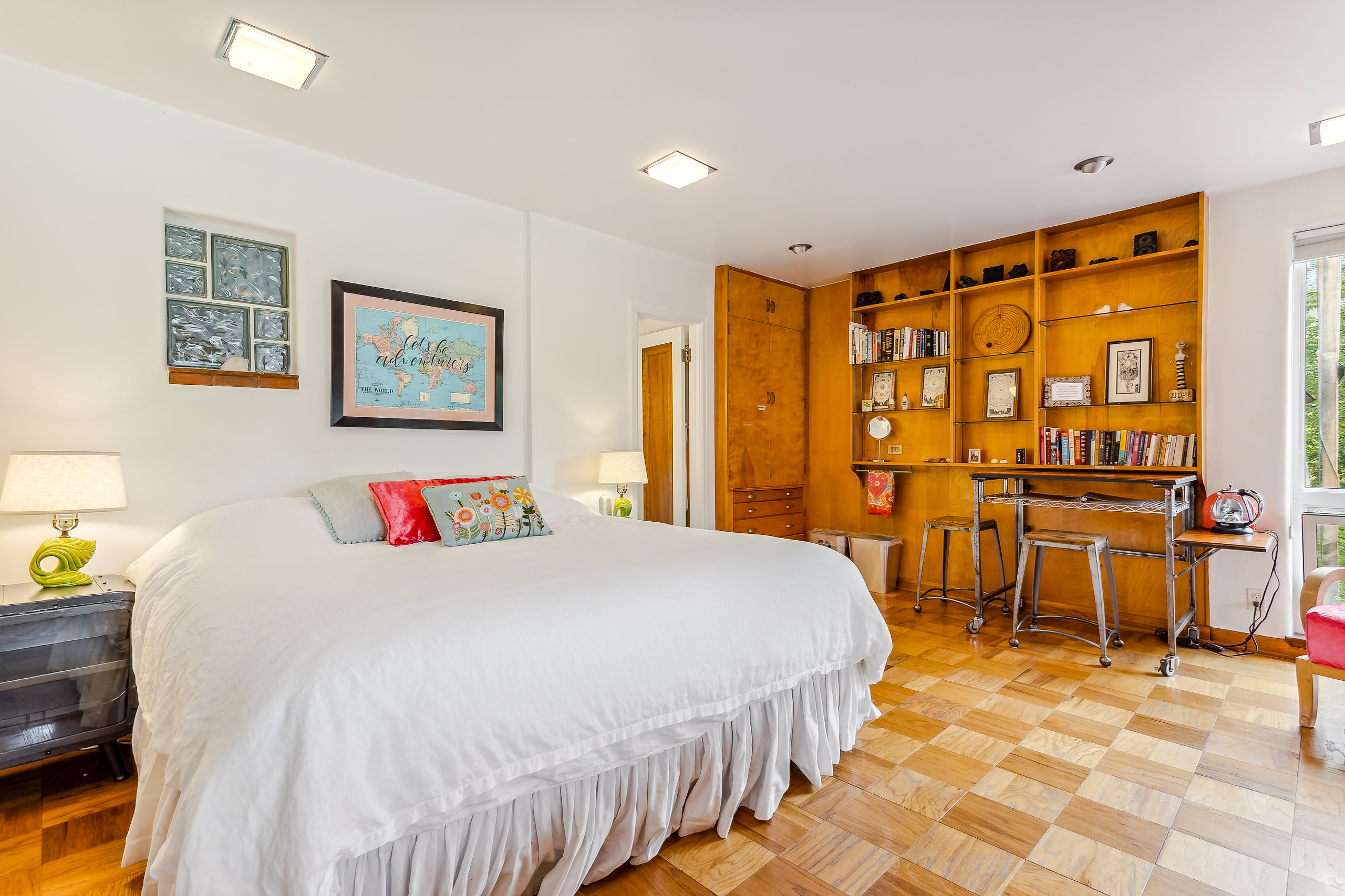 Bed, Bath and Hot Tub with Private Entrance in Hale, Denver