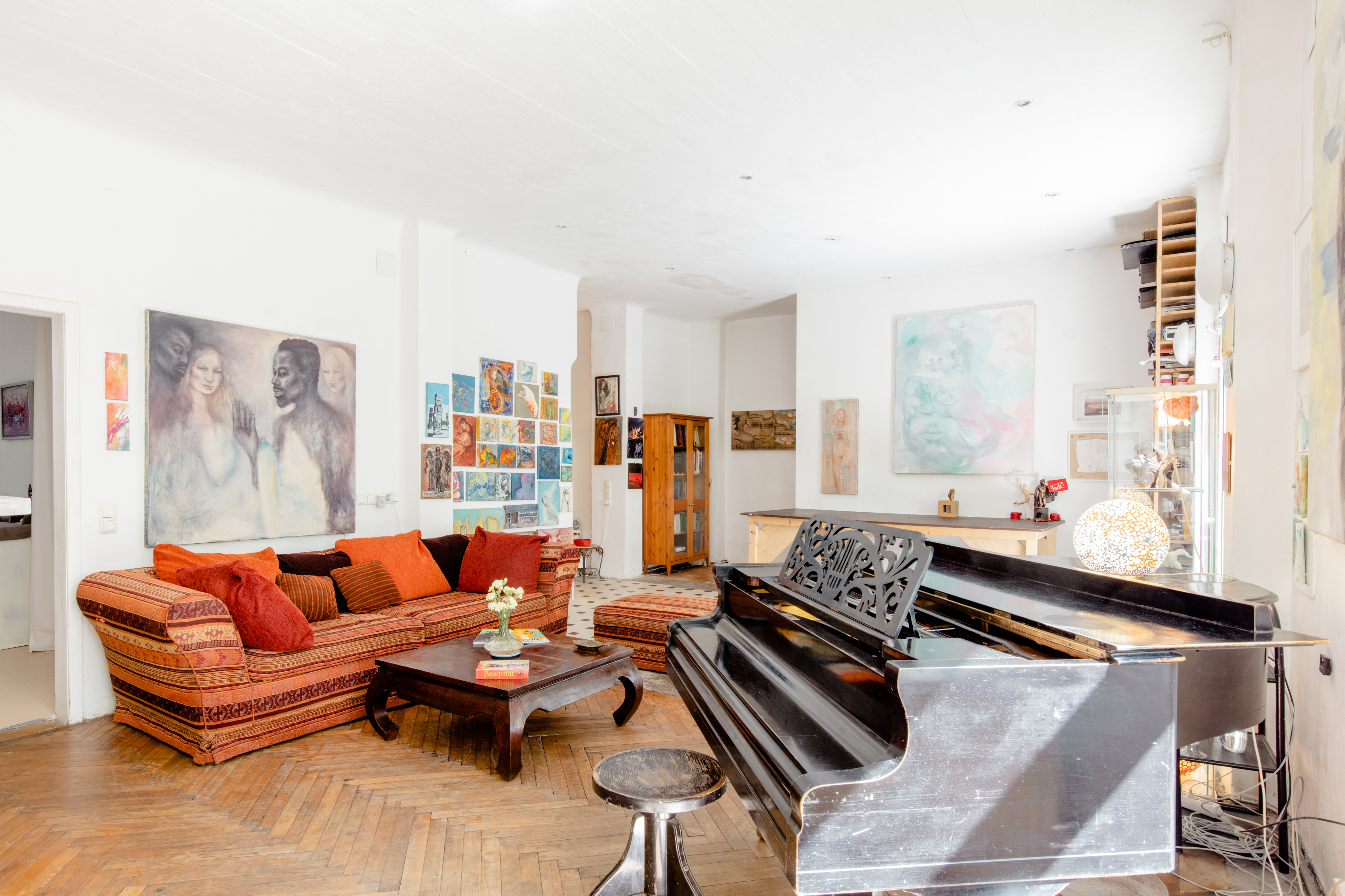 Art & Heart- Room in a spacious artist loft