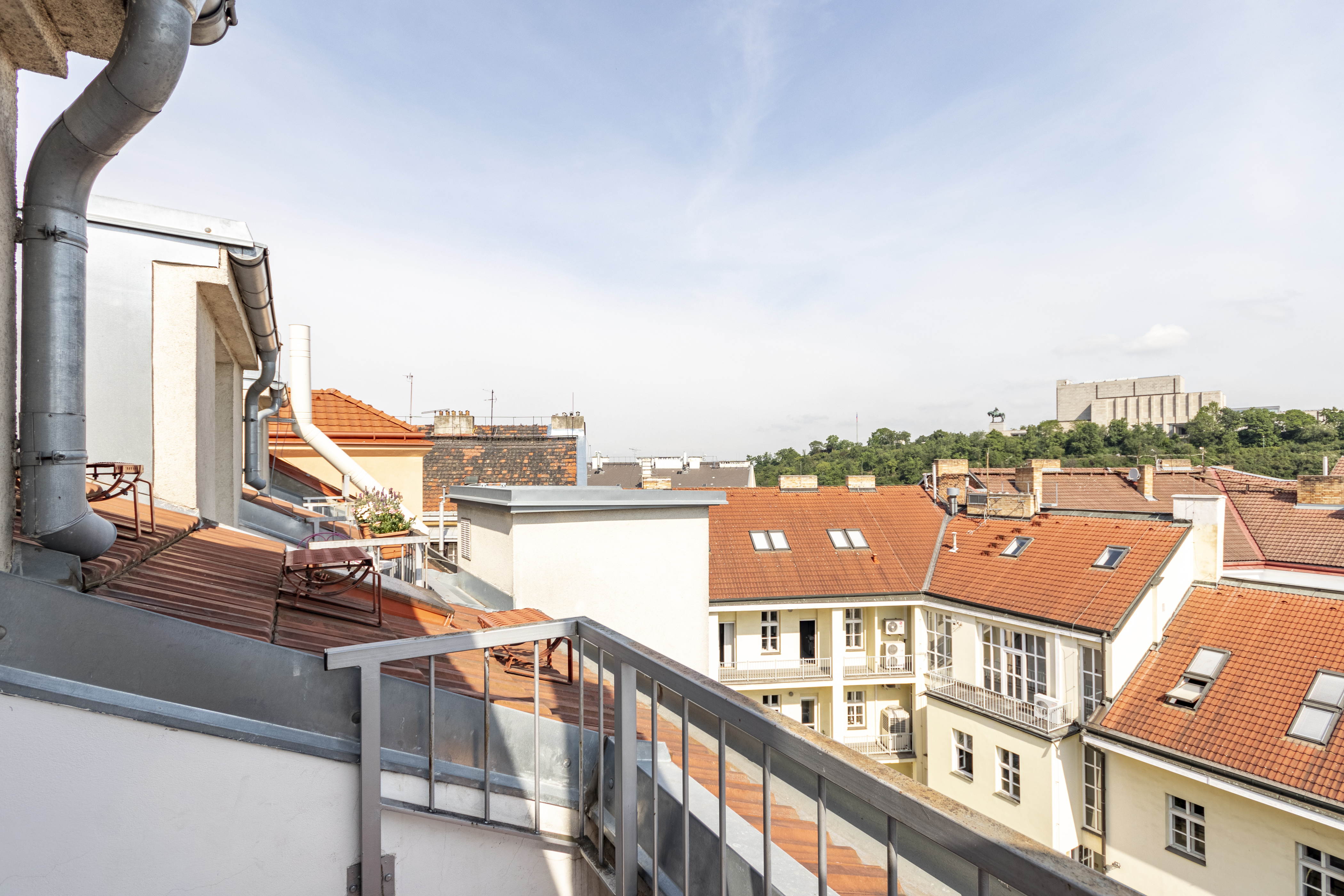 Family-Friendly Duplex Near Center | 8 Guests