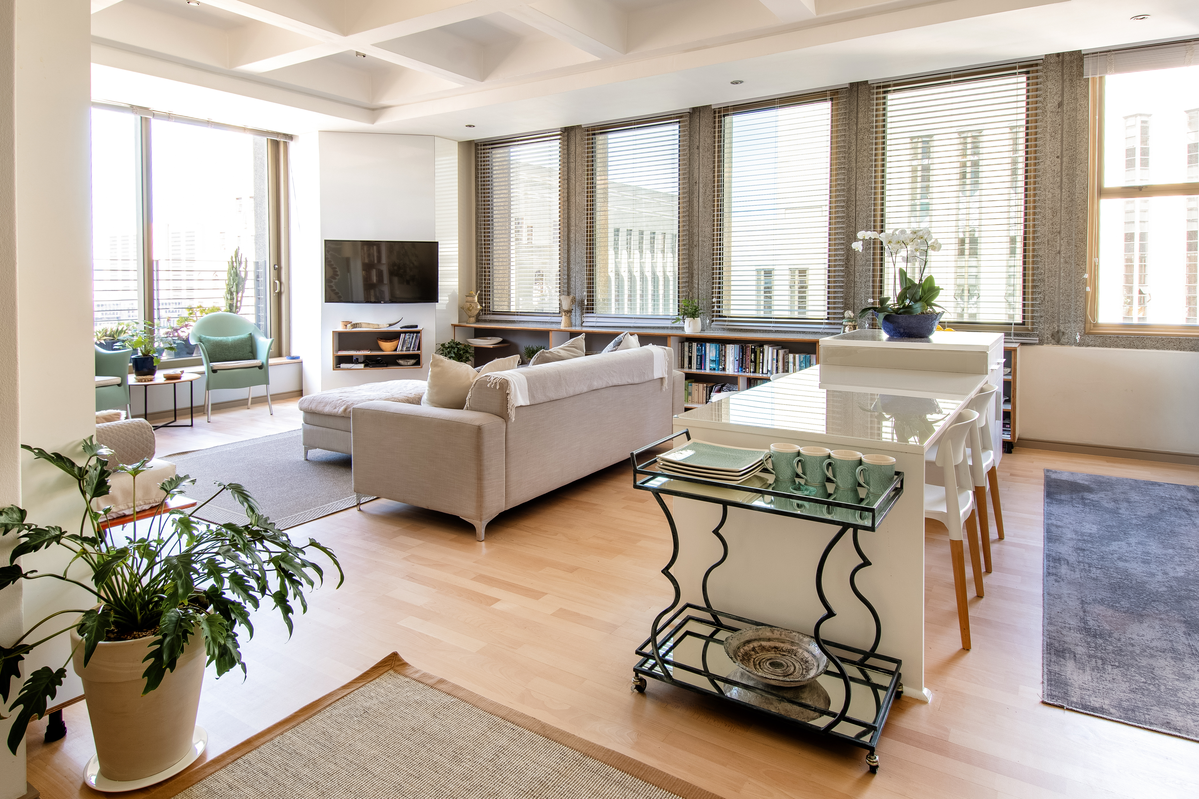 #1101 Cartwright - Chic Downtown Apartment