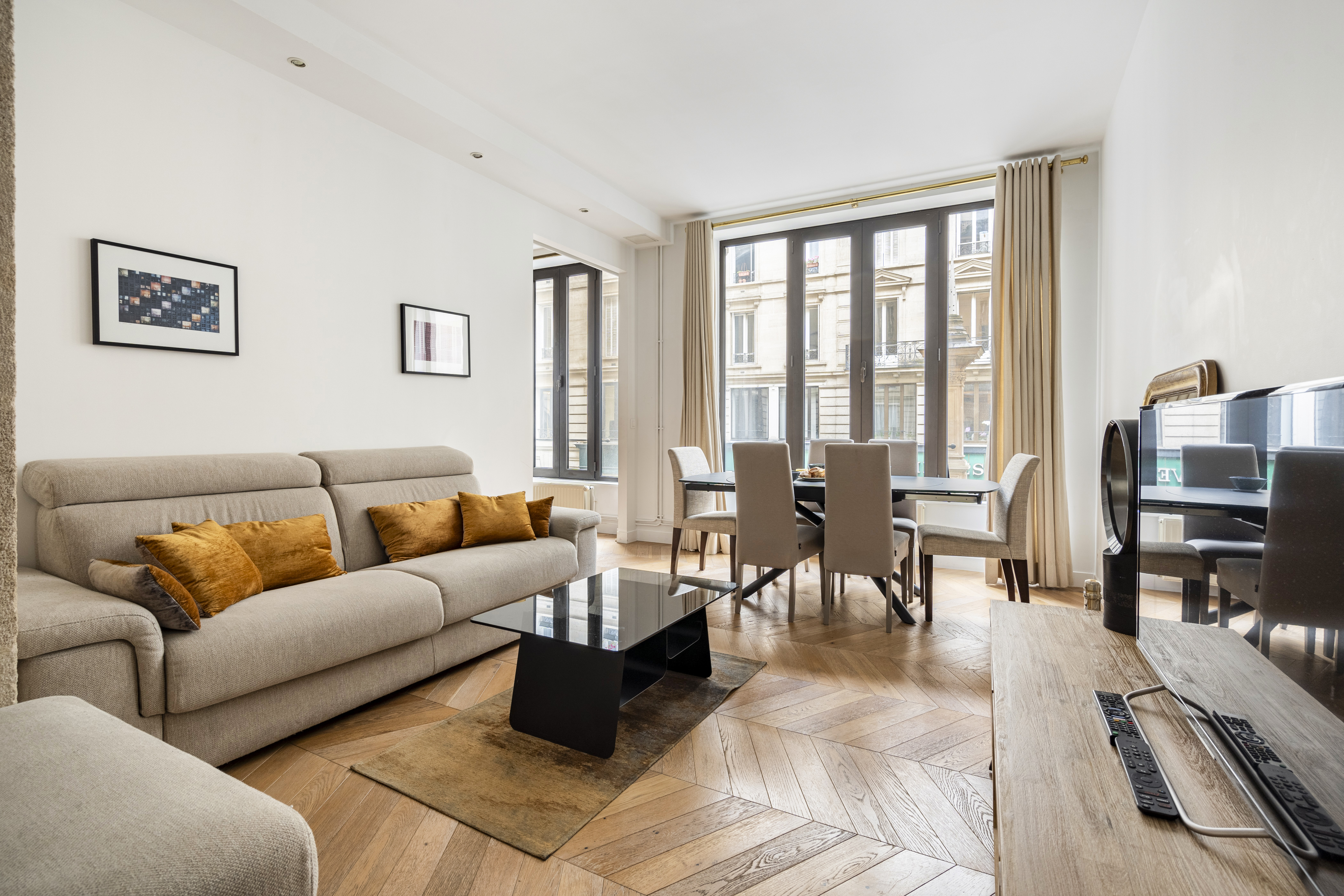 Comfy, quiet and near Louvre museum