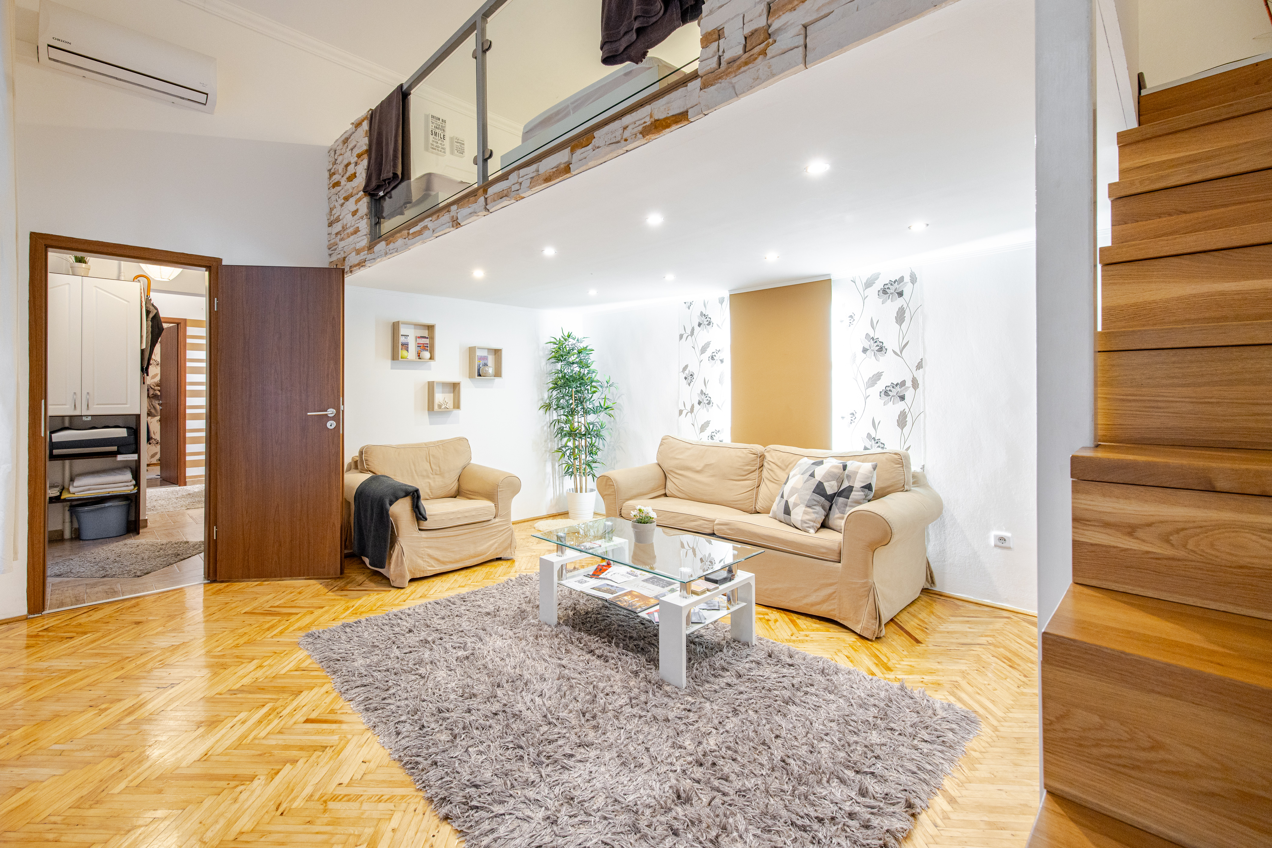 Brown & White Home⭐⭐⭐⭐⭐ by Zoltan