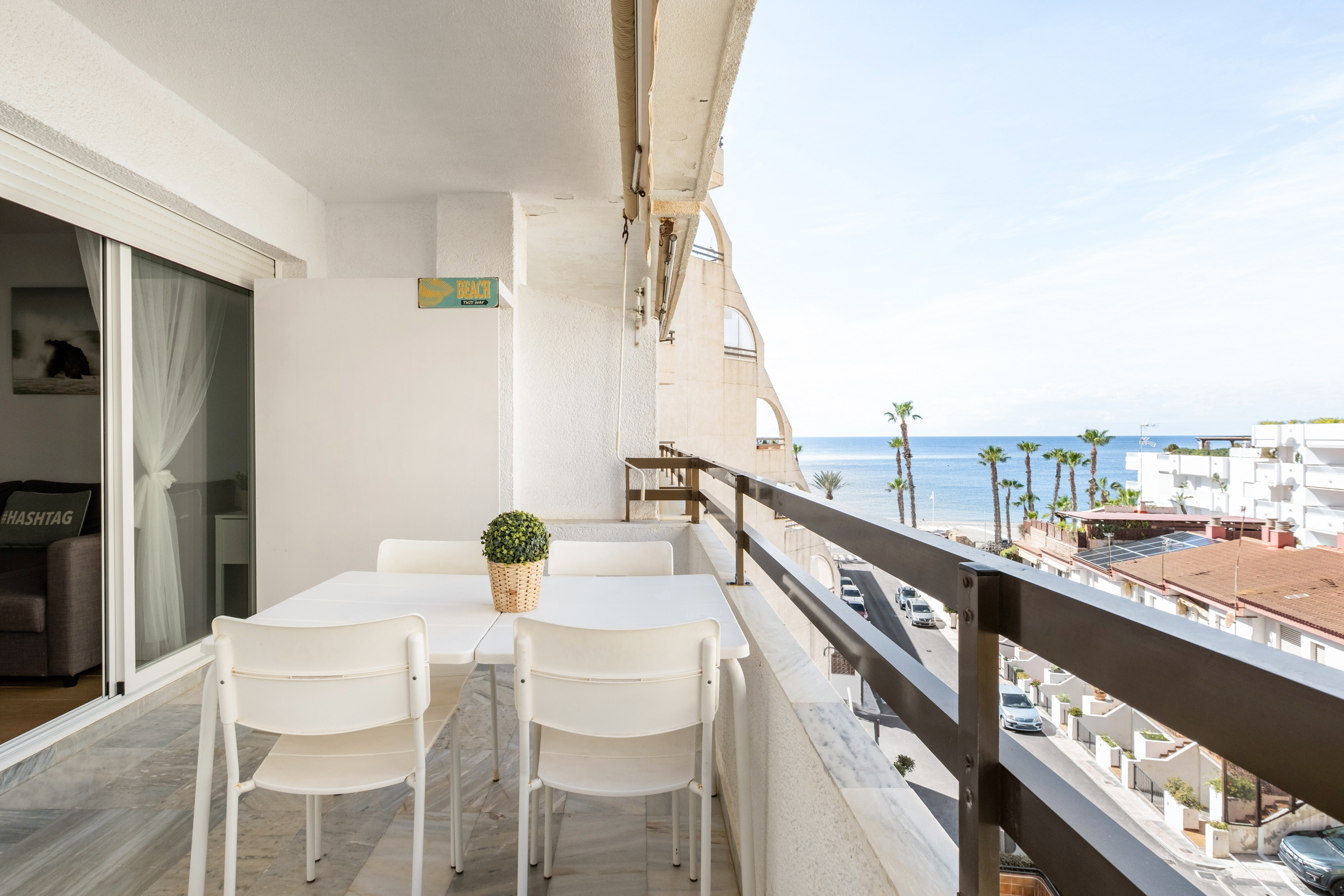 New. Outstanding apartment. 70 m  from the beach.