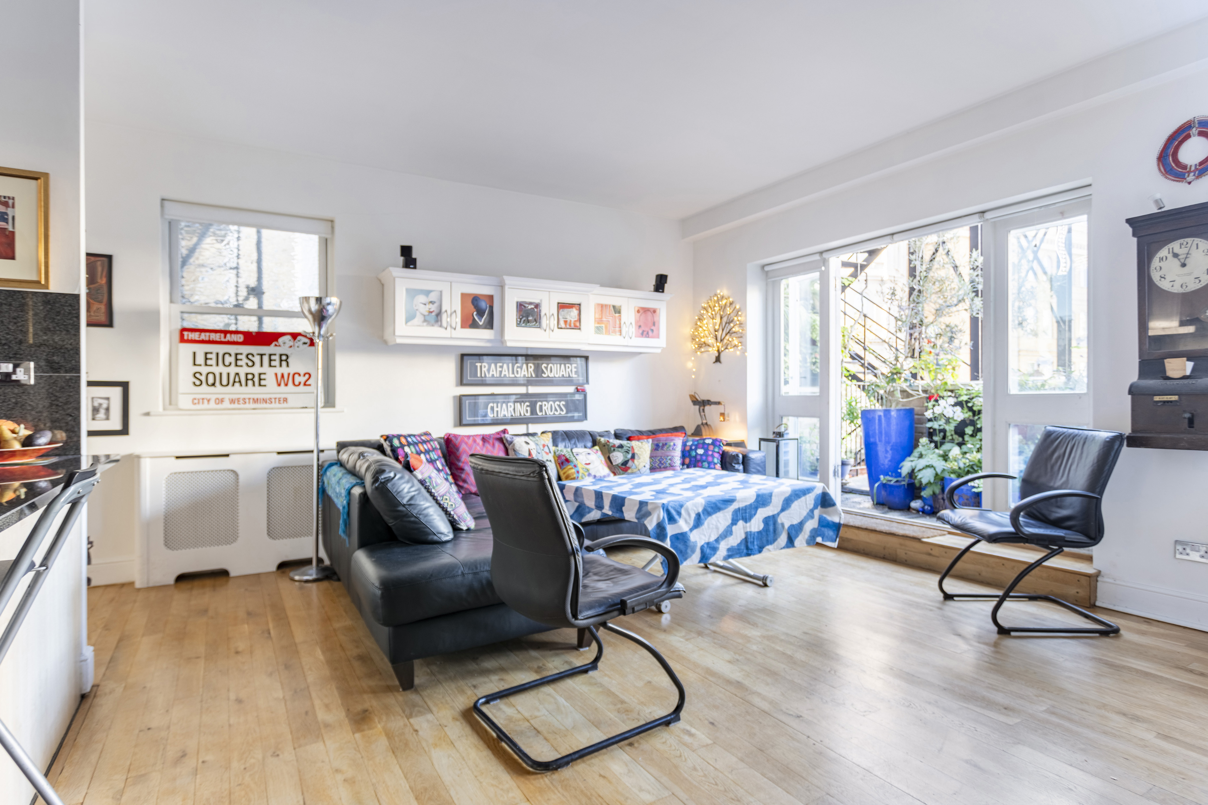 Artistic flat Square-king or 2 singles Super Host