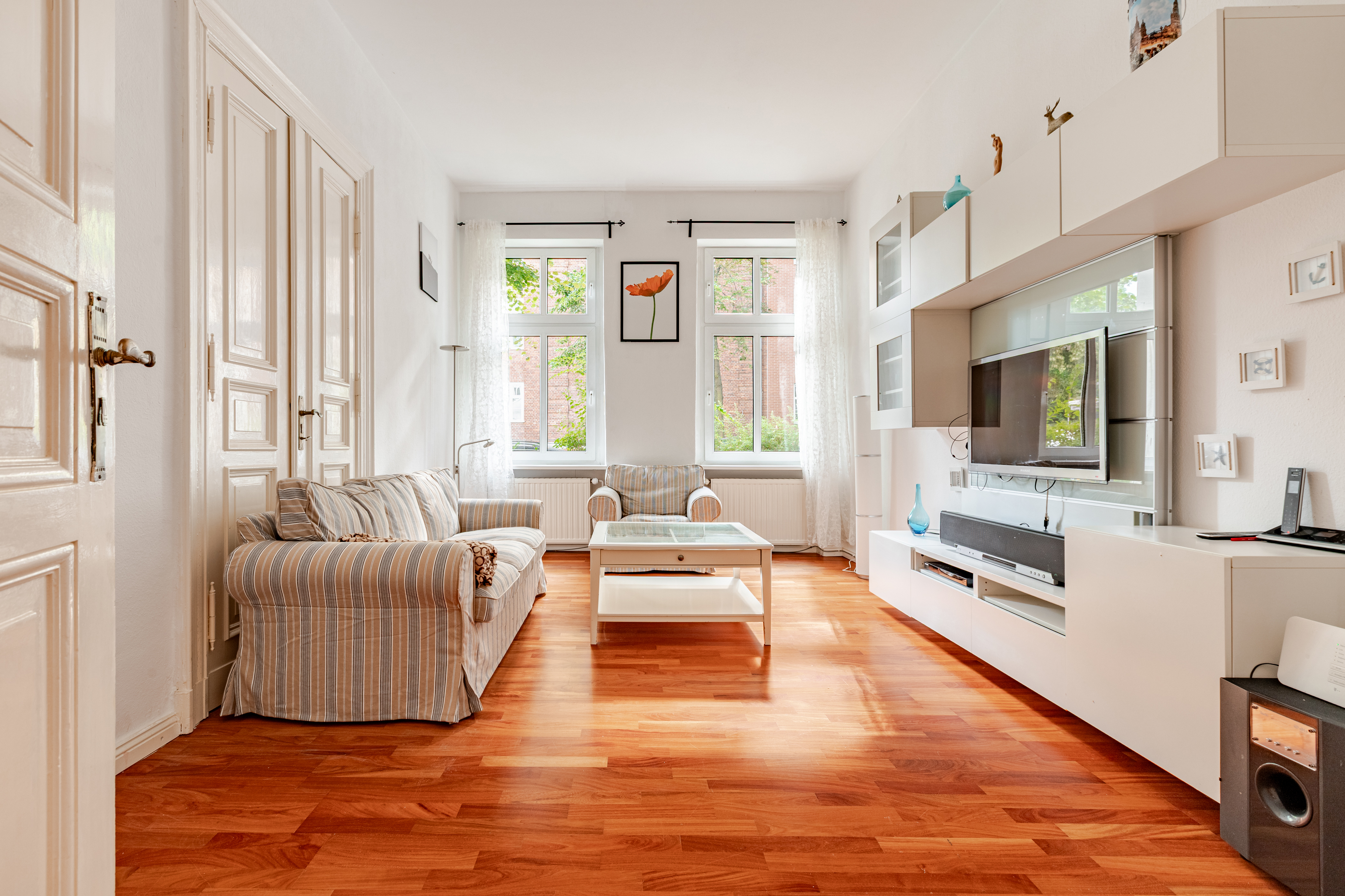 Bright, Charming and Modern Altbau in Wiesbadener Straße, Berlin